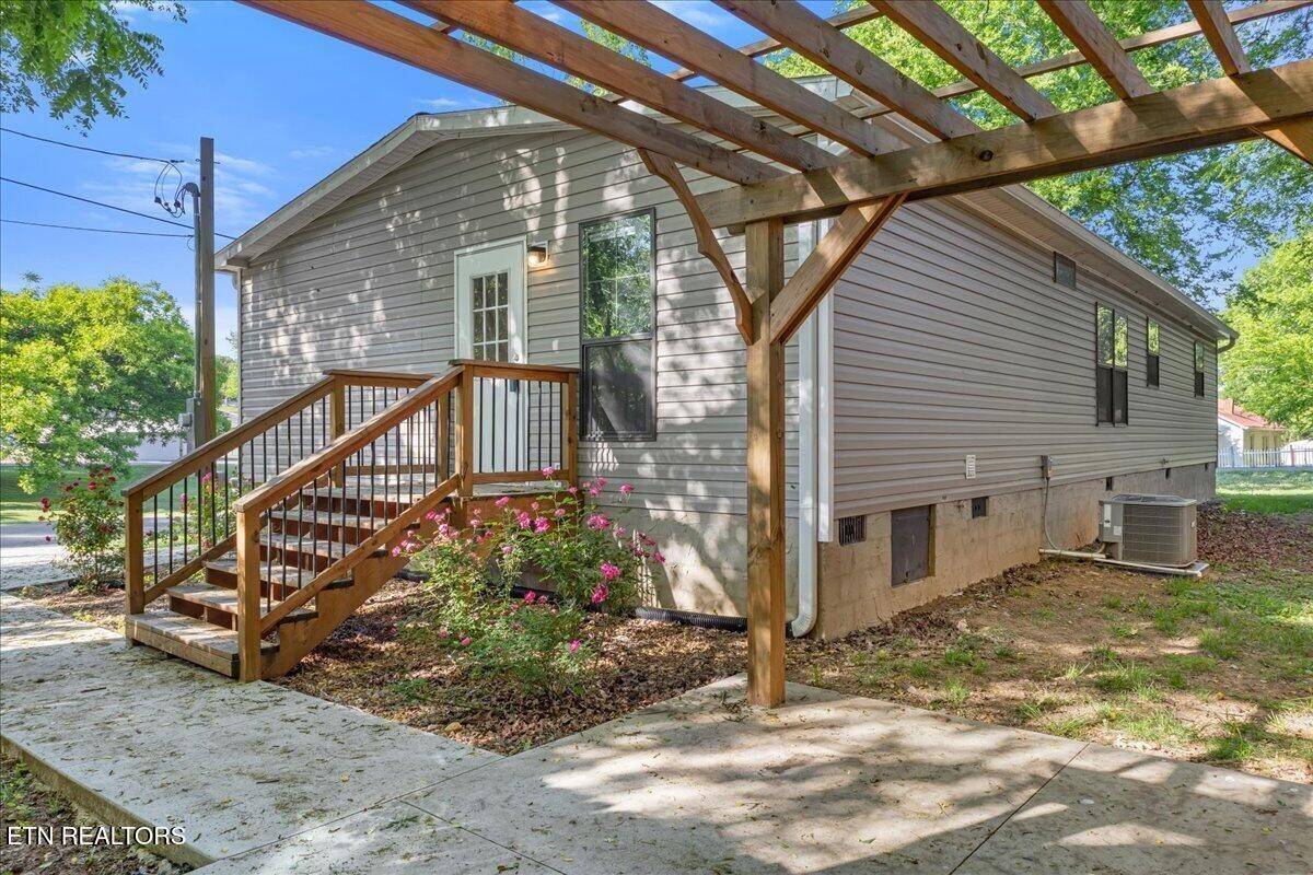 403 W Bank St, Athens, TN 37303