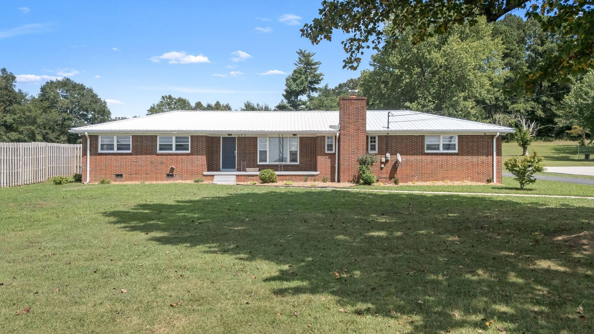 905 S Main St, Estill Springs, TN 37330