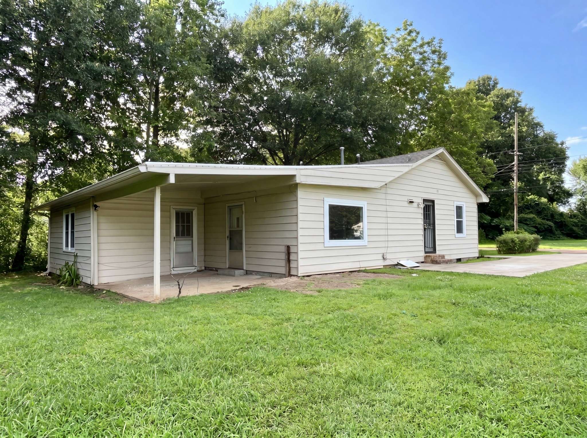 80 James St, Jackson, TN 38301