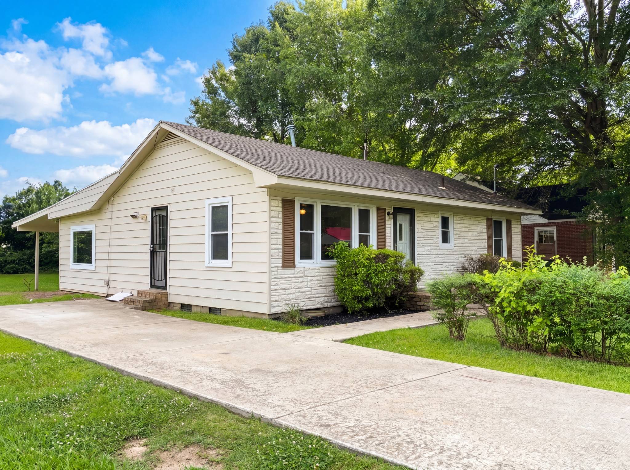 80 James St, Jackson, TN 38301