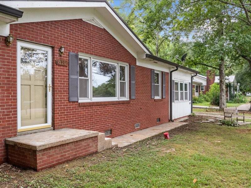 810 W Main St, Waverly, TN 37185