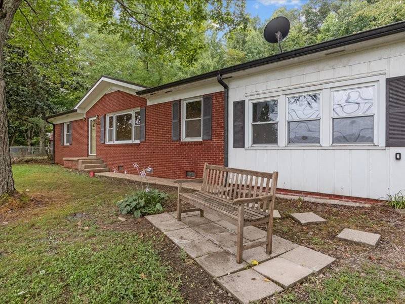 810 W Main St, Waverly, TN 37185