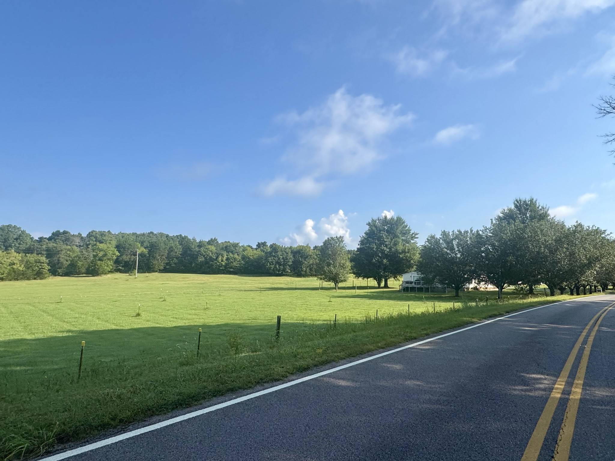 5242 Lunns Store Rd, Chapel Hill, TN 37034