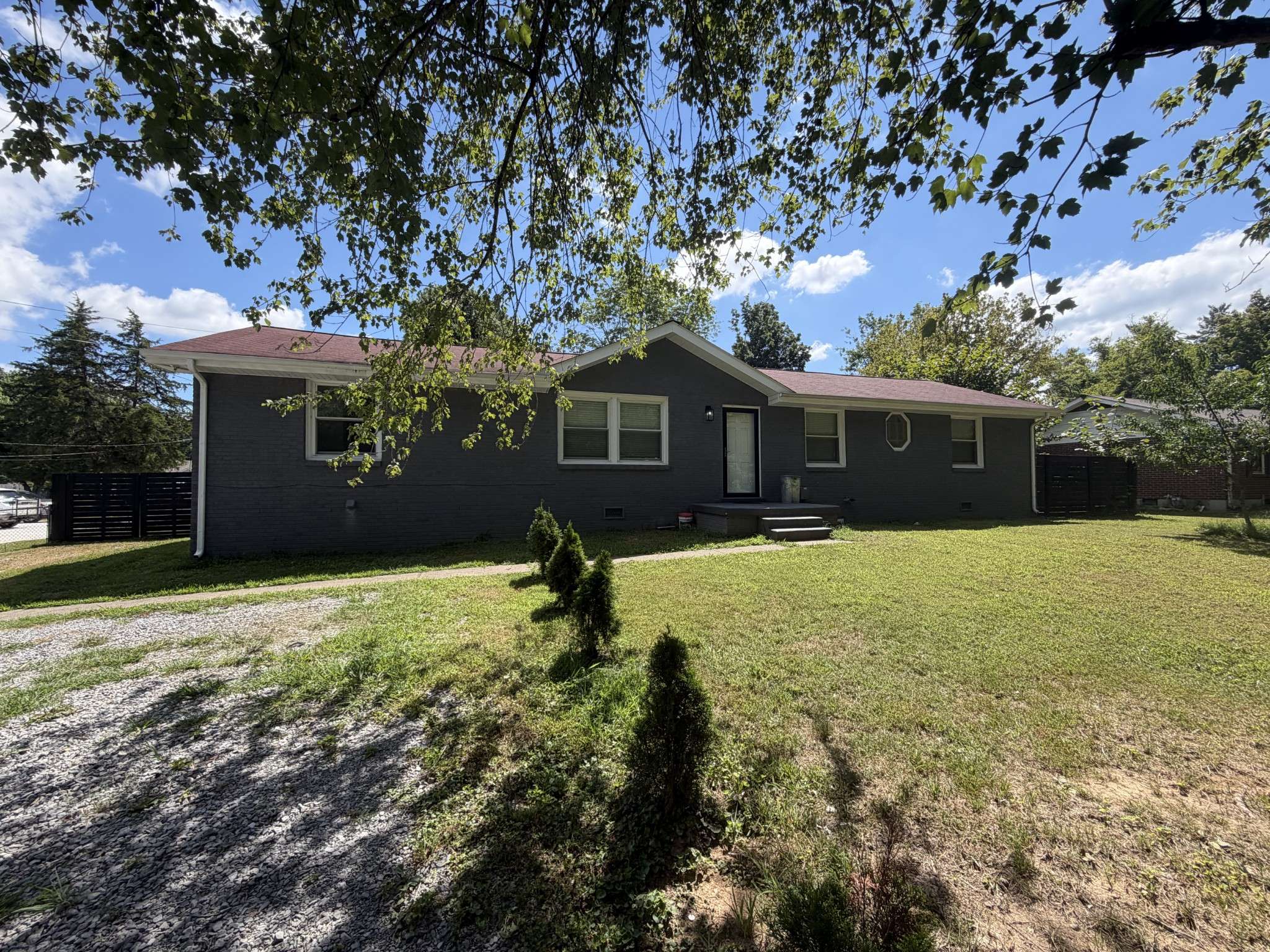 2057 Lake Rd, Greenbrier, TN 37073