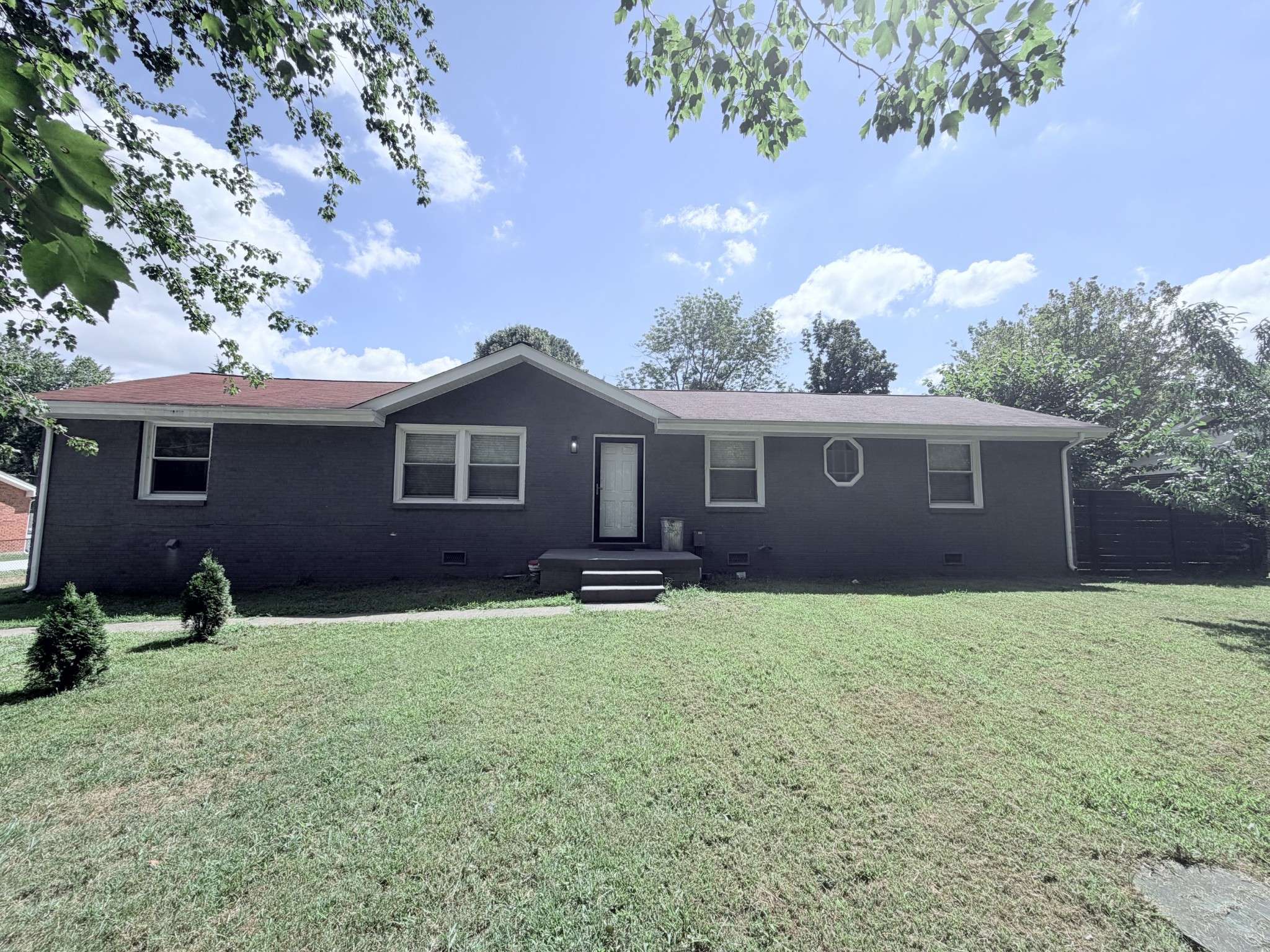 2057 Lake Rd, Greenbrier, TN 37073