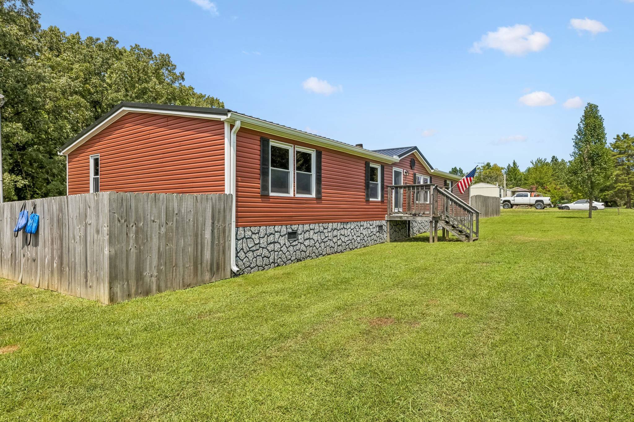 216 Shubert Rd, Hohenwald, TN 38462