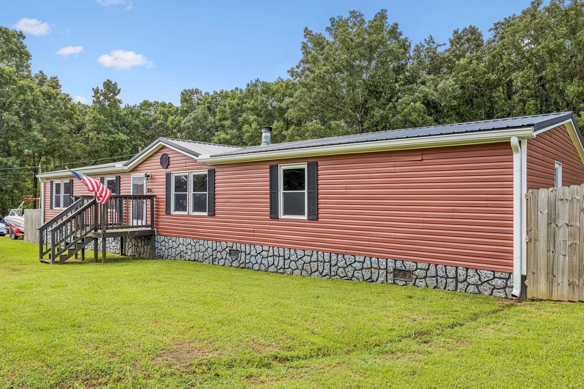 216 Shubert Rd, Hohenwald, TN 38462
