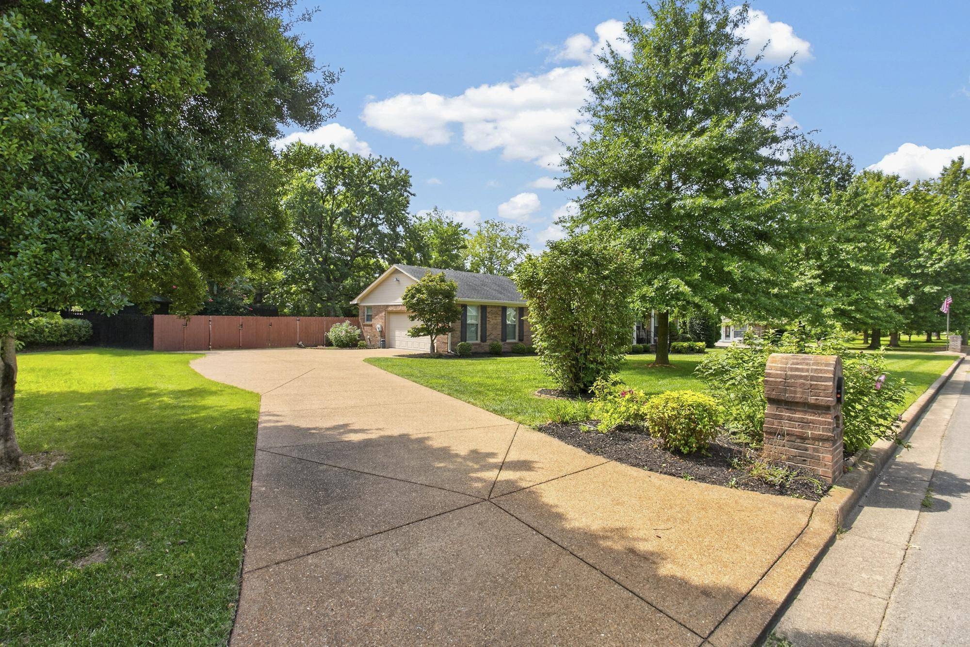 1862 James Dr, Murfreesboro, TN 37129