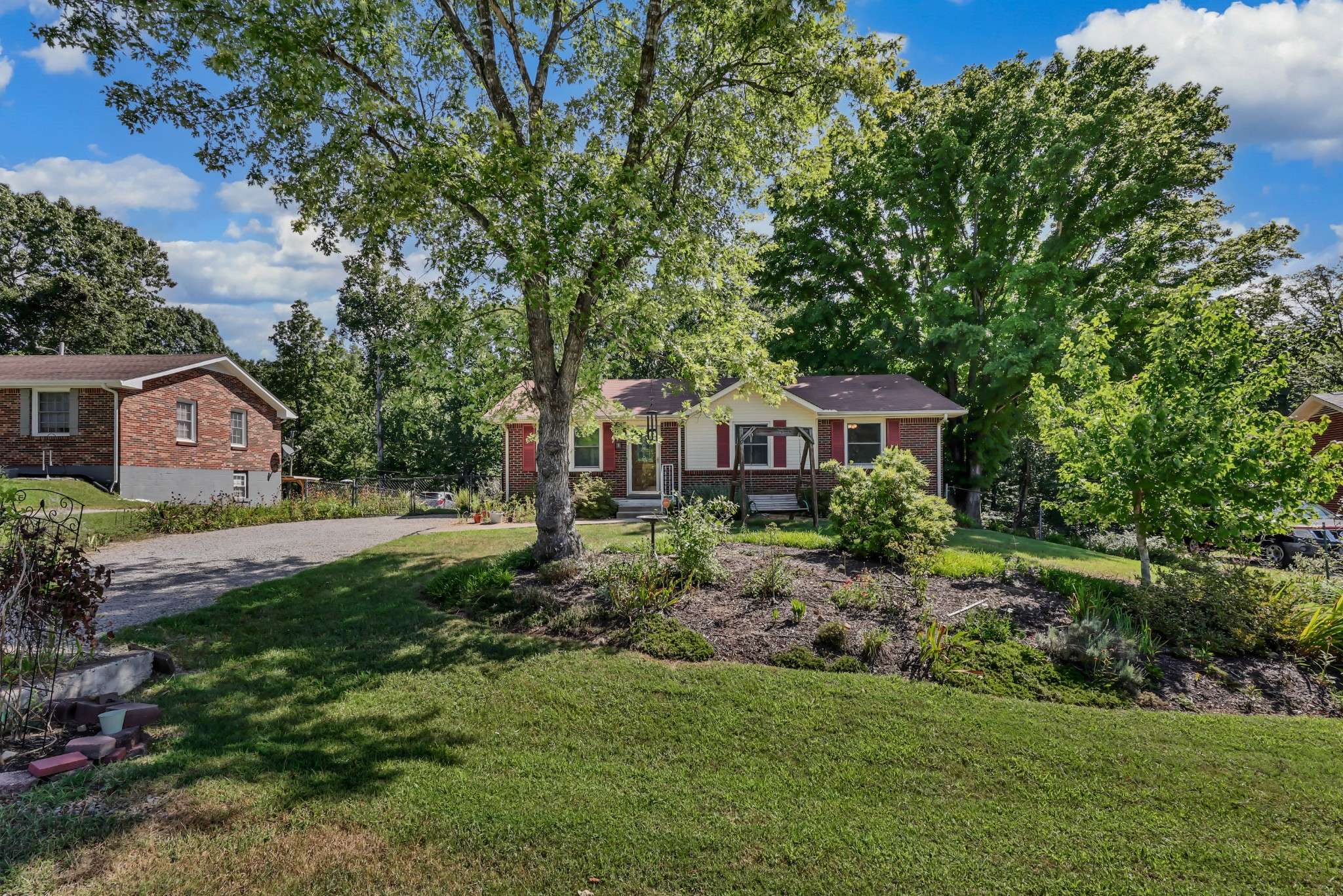 446 Oriole Cir, Clarksville, TN 37043