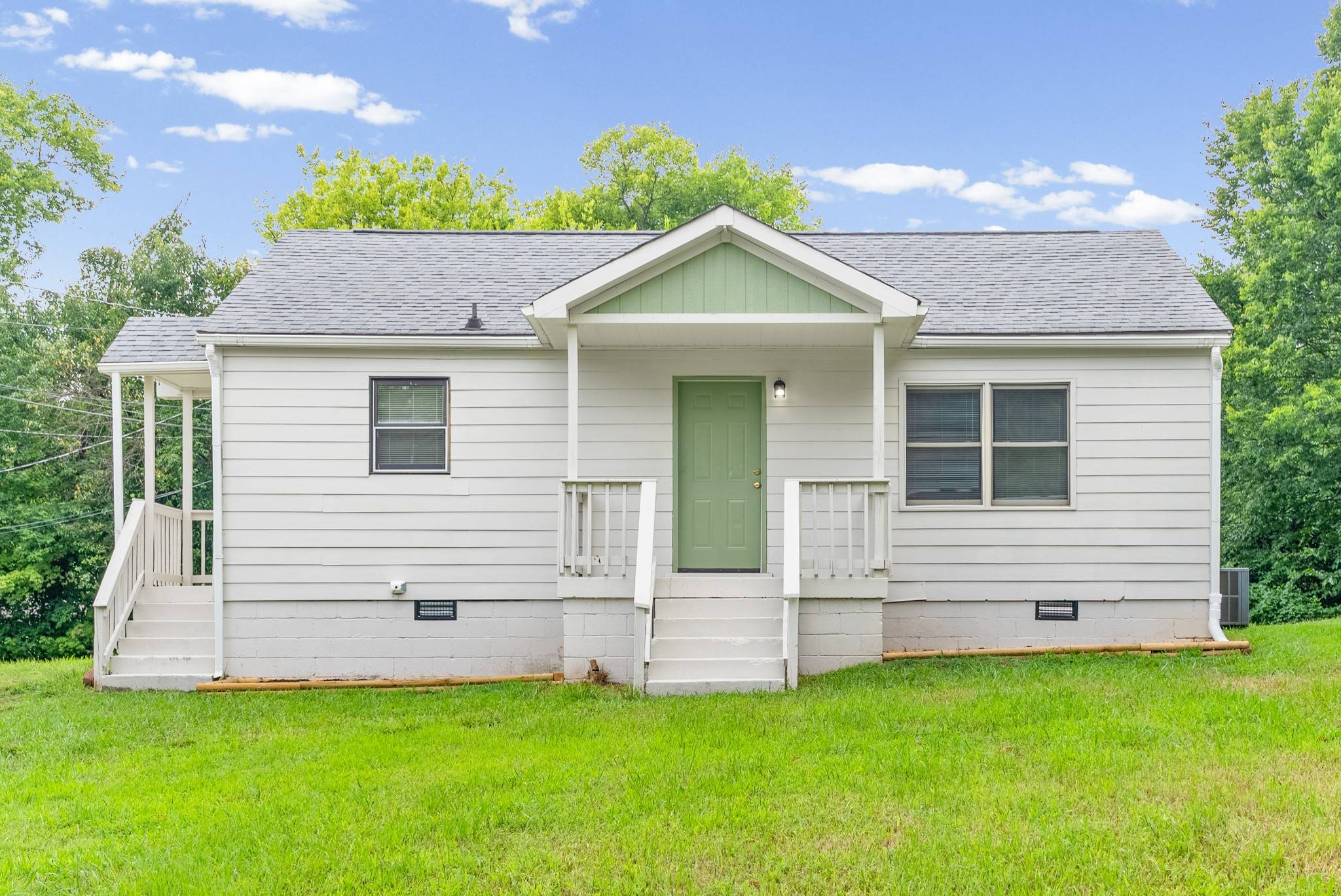 914 W Happy Hollow Dr, Clarksville, TN 37040