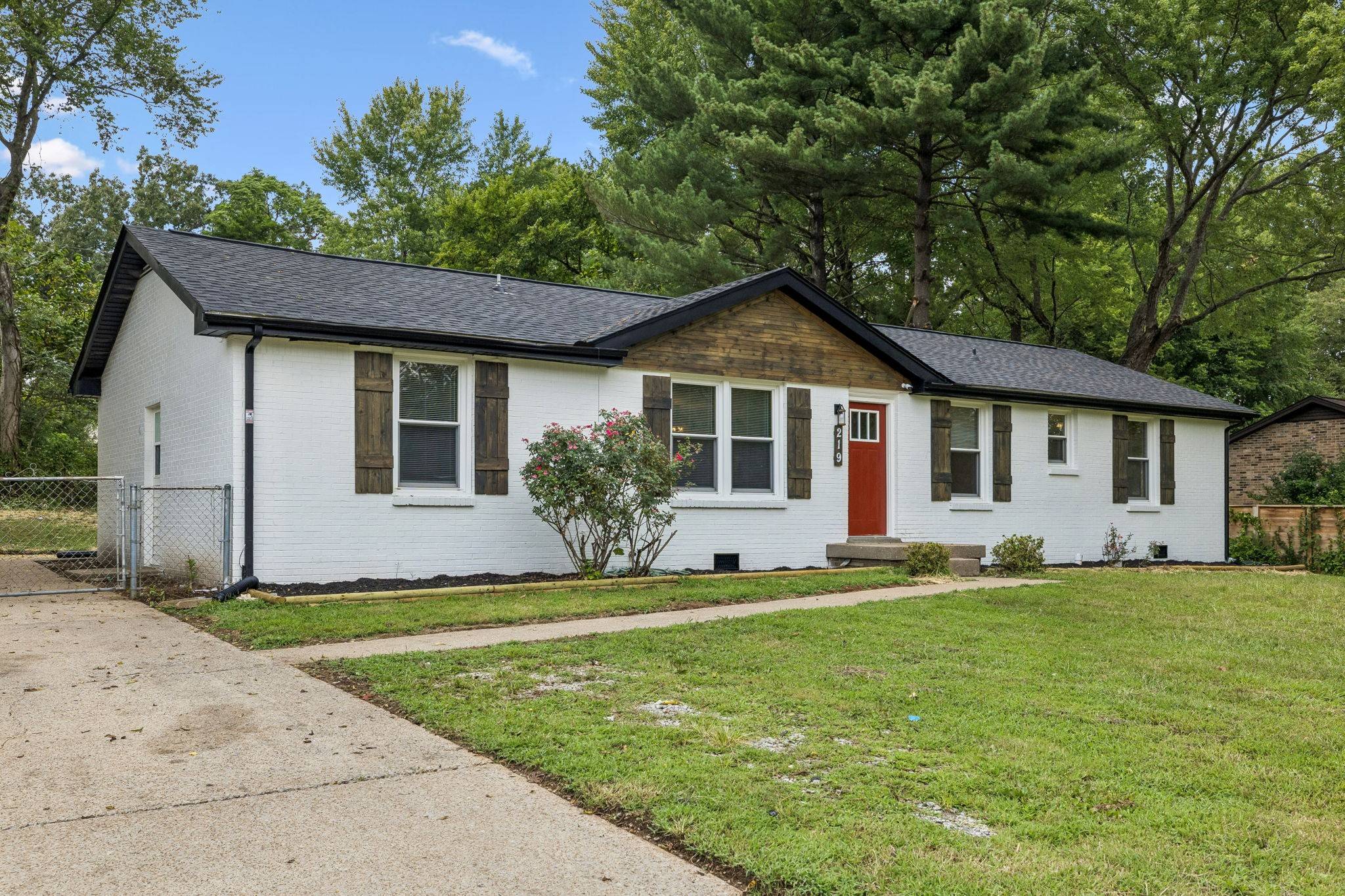 219 Morningside Dr, Clarksville, TN 37042