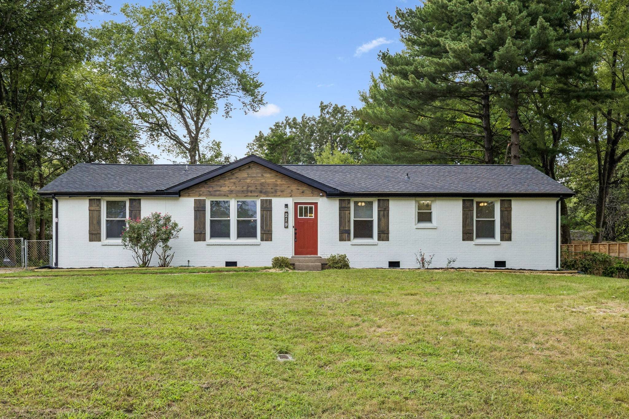 219 Morningside Dr, Clarksville, TN 37042