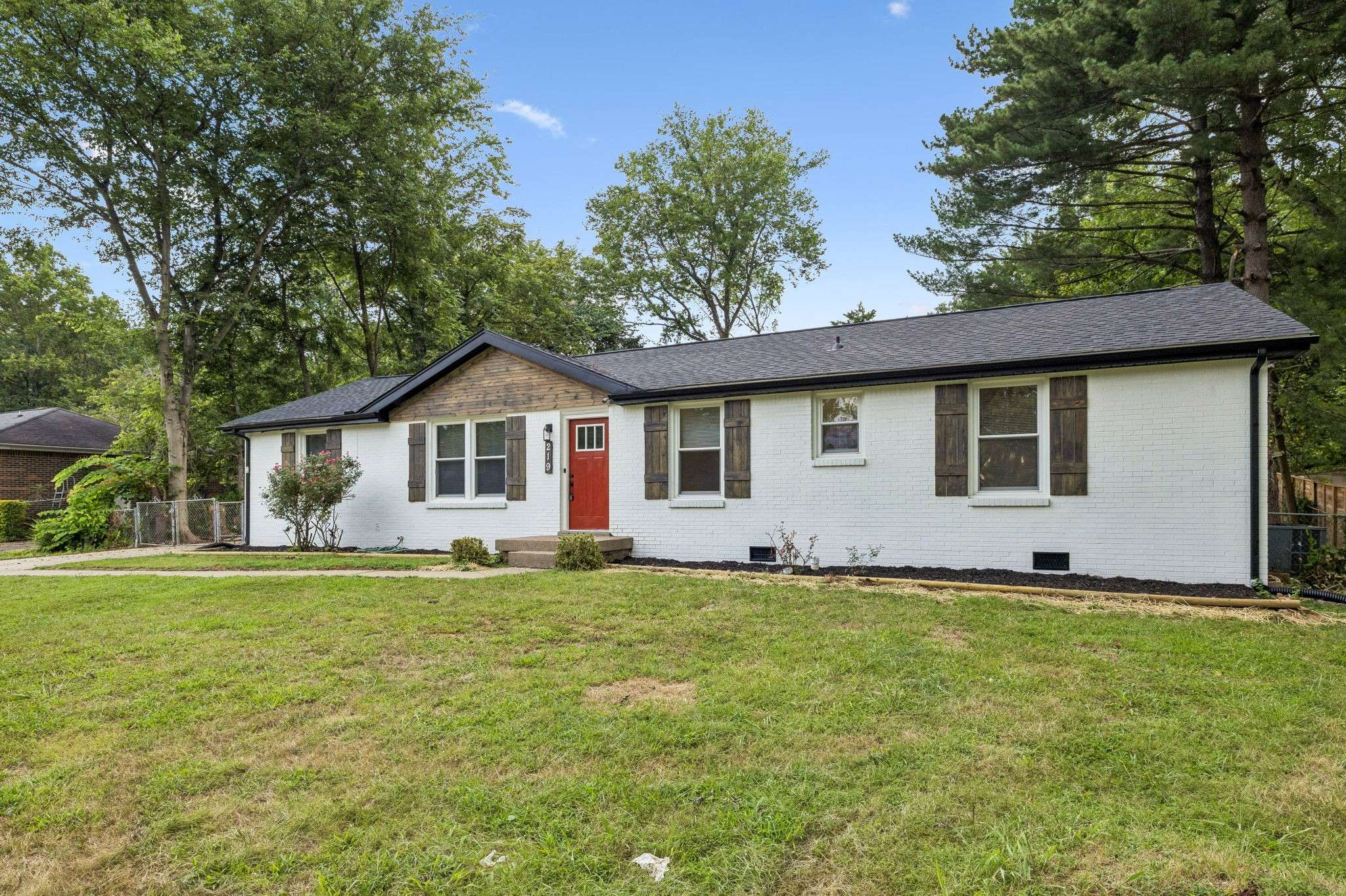 219 Morningside Dr, Clarksville, TN 37042