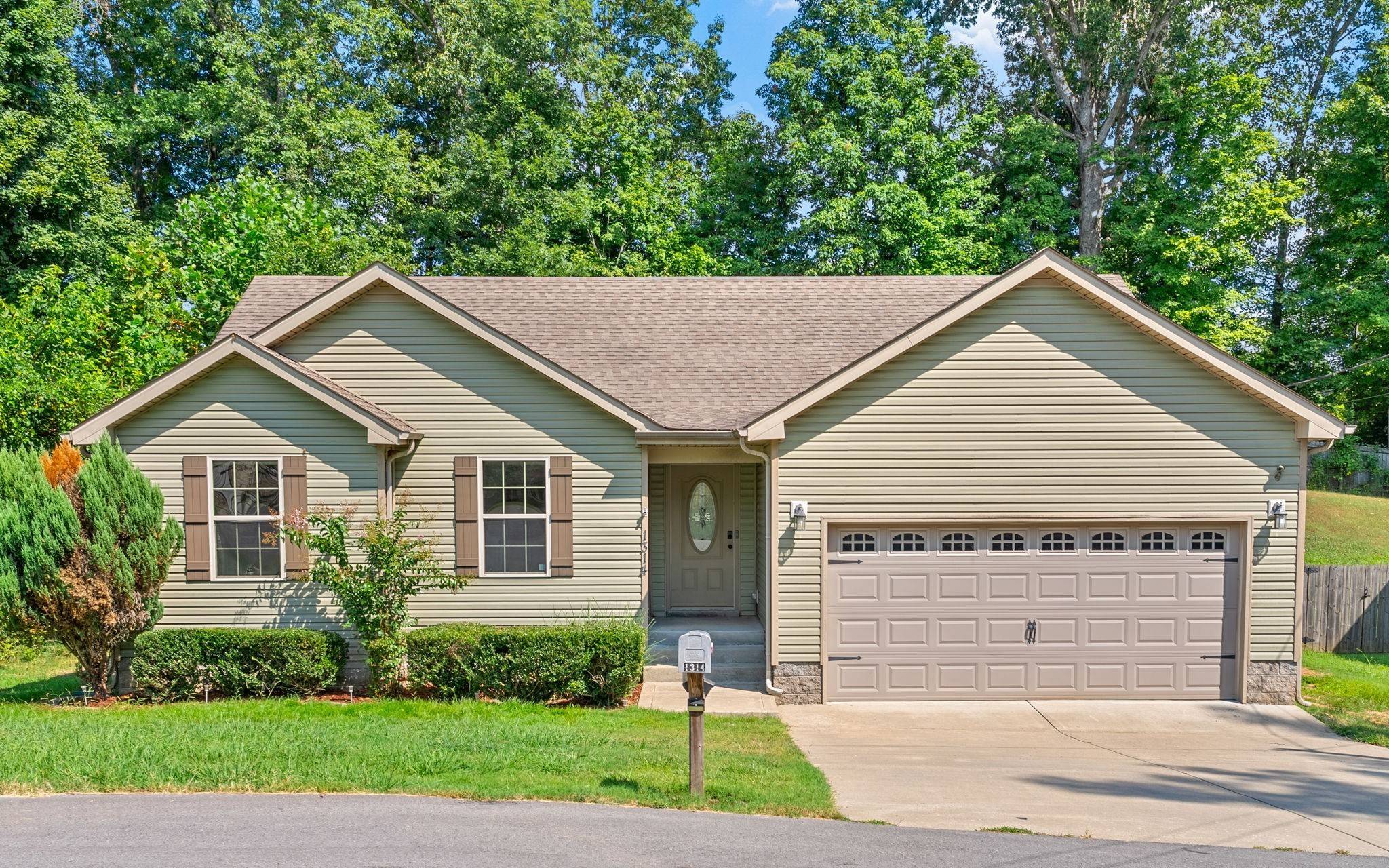 1314 Hand Dr, Clarksville, TN 37042
