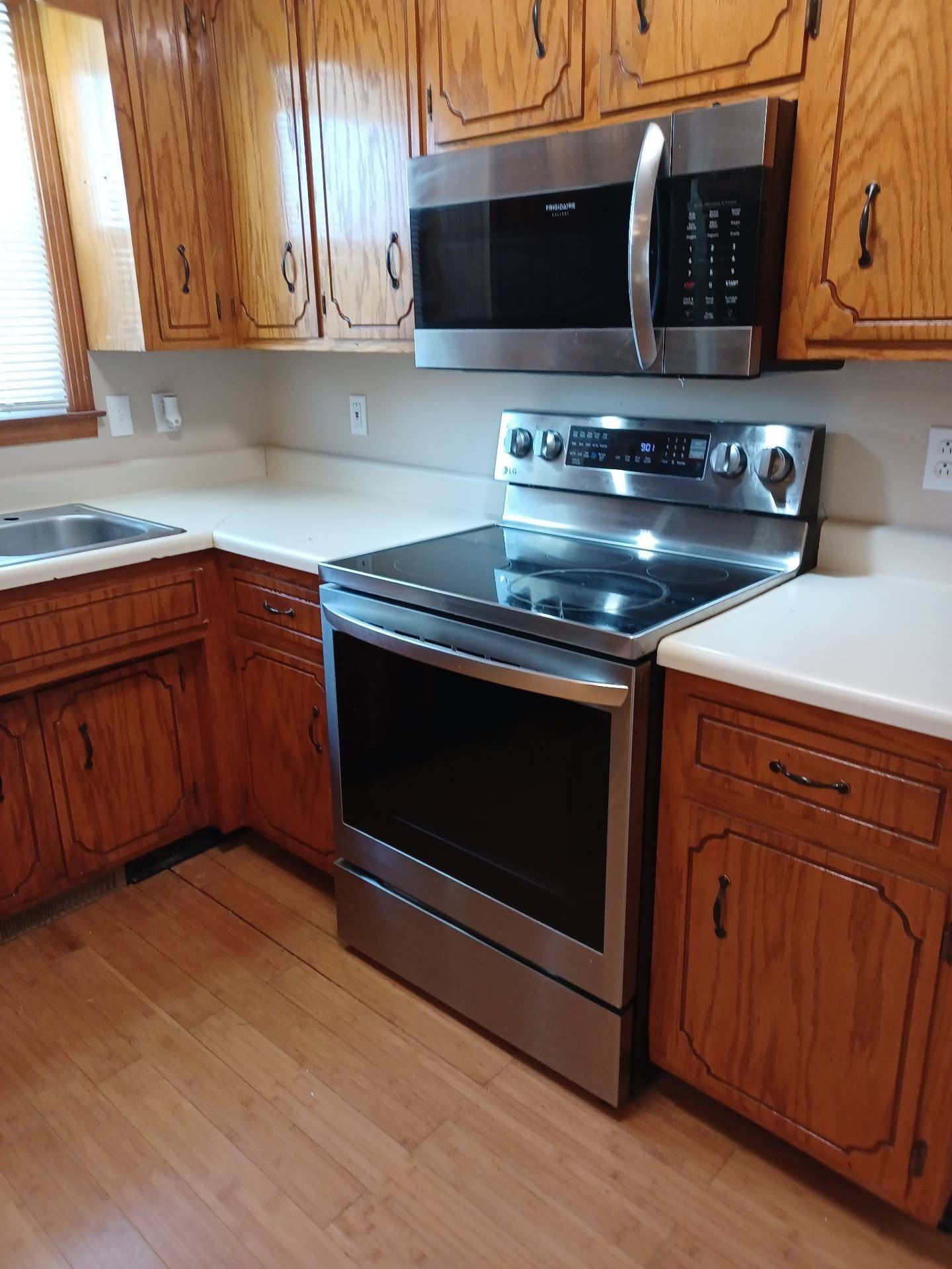421 Bluff Dr, Clarksville, TN 37043