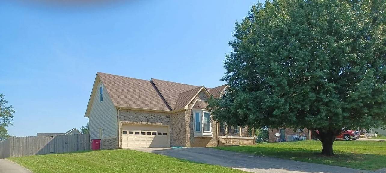 421 Bluff Dr, Clarksville, TN 37043