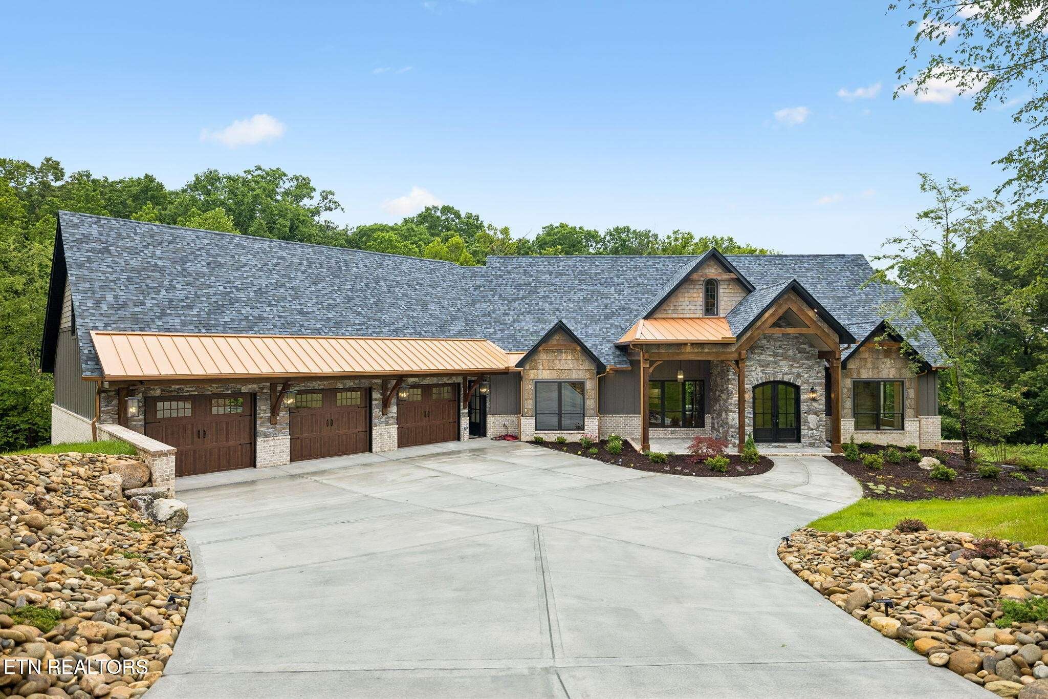 645 Douglas Ridge Drive, Dandridge, TN 37725