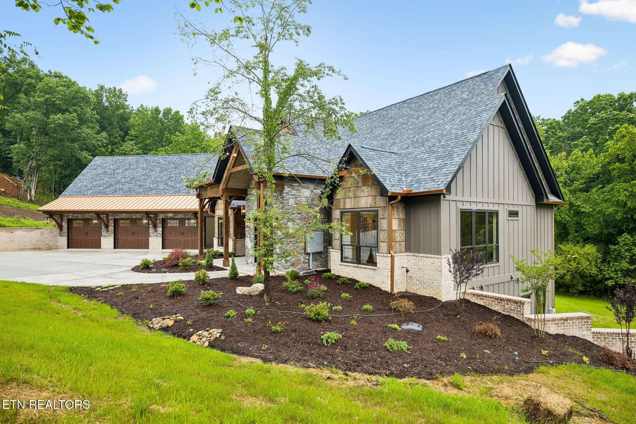 645 Douglas Ridge Drive, Dandridge, TN 37725