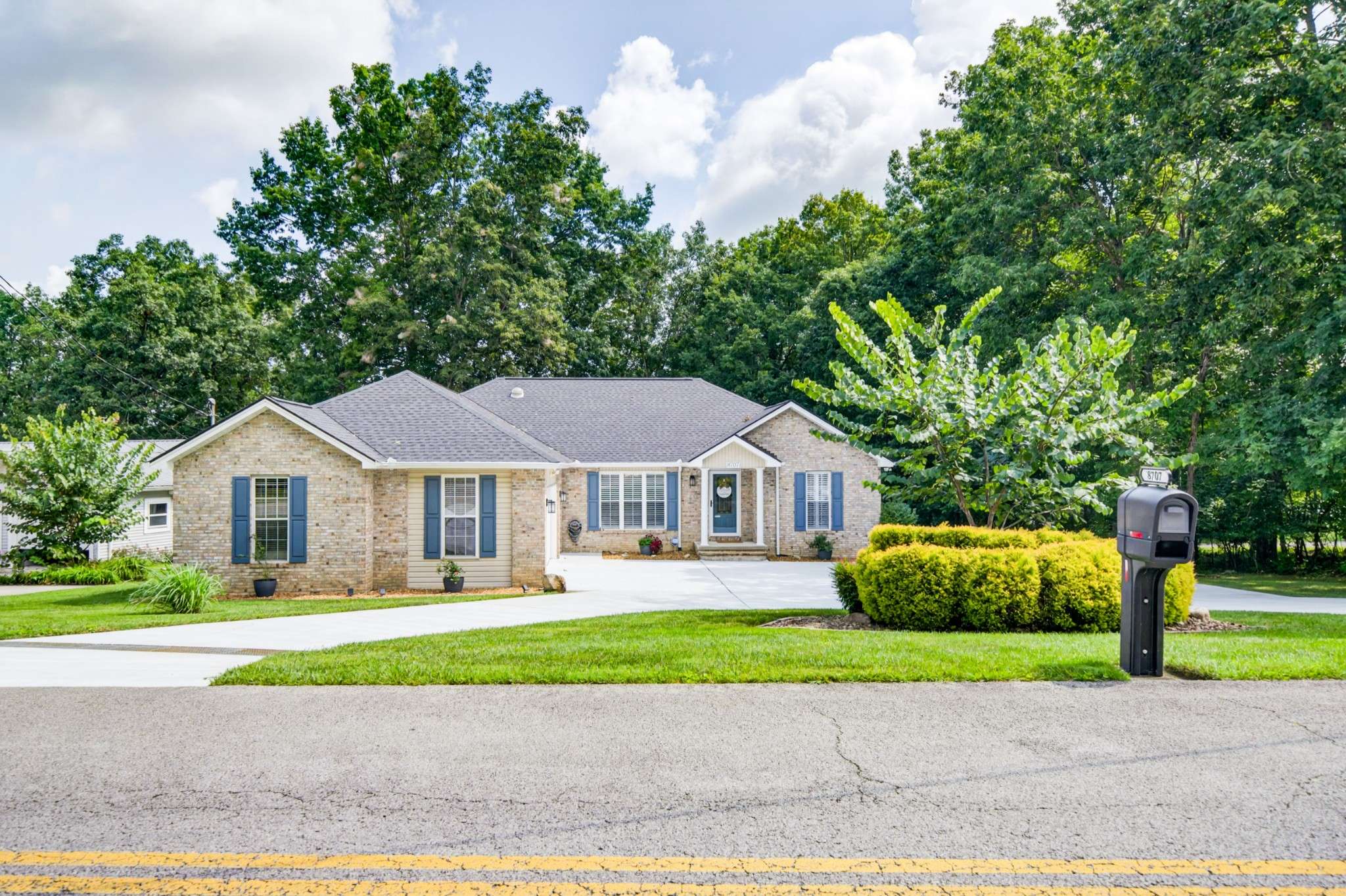 8707 Cherokee Trl, Crossville, TN 38572