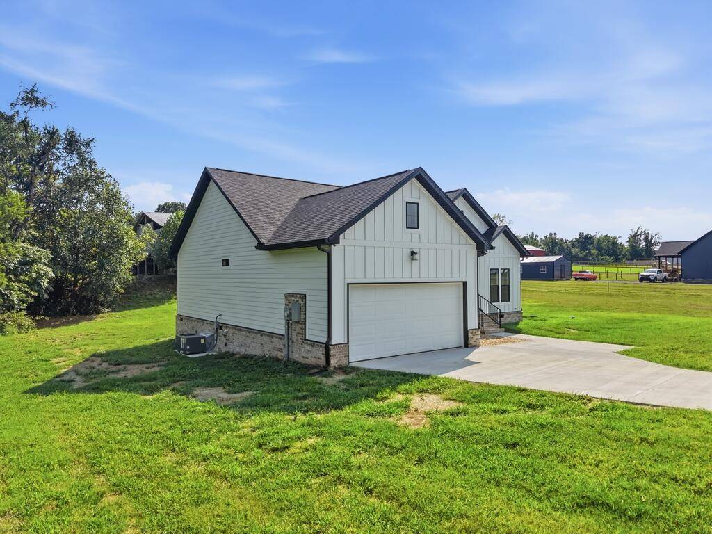 1741 Old Highway 52, Lafayette, TN 37083