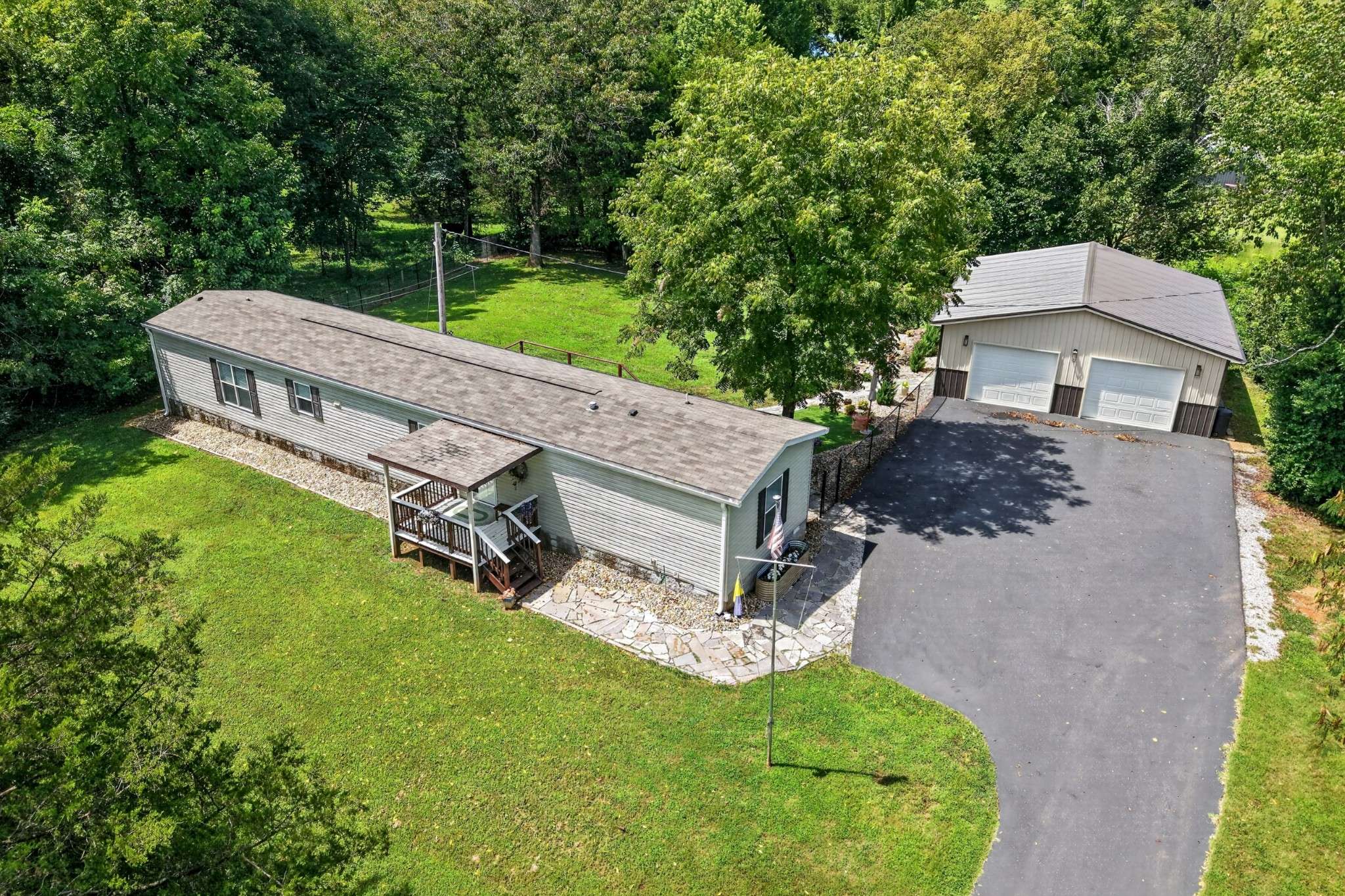 1757 Byrdstown Hwy, Livingston, TN 38570