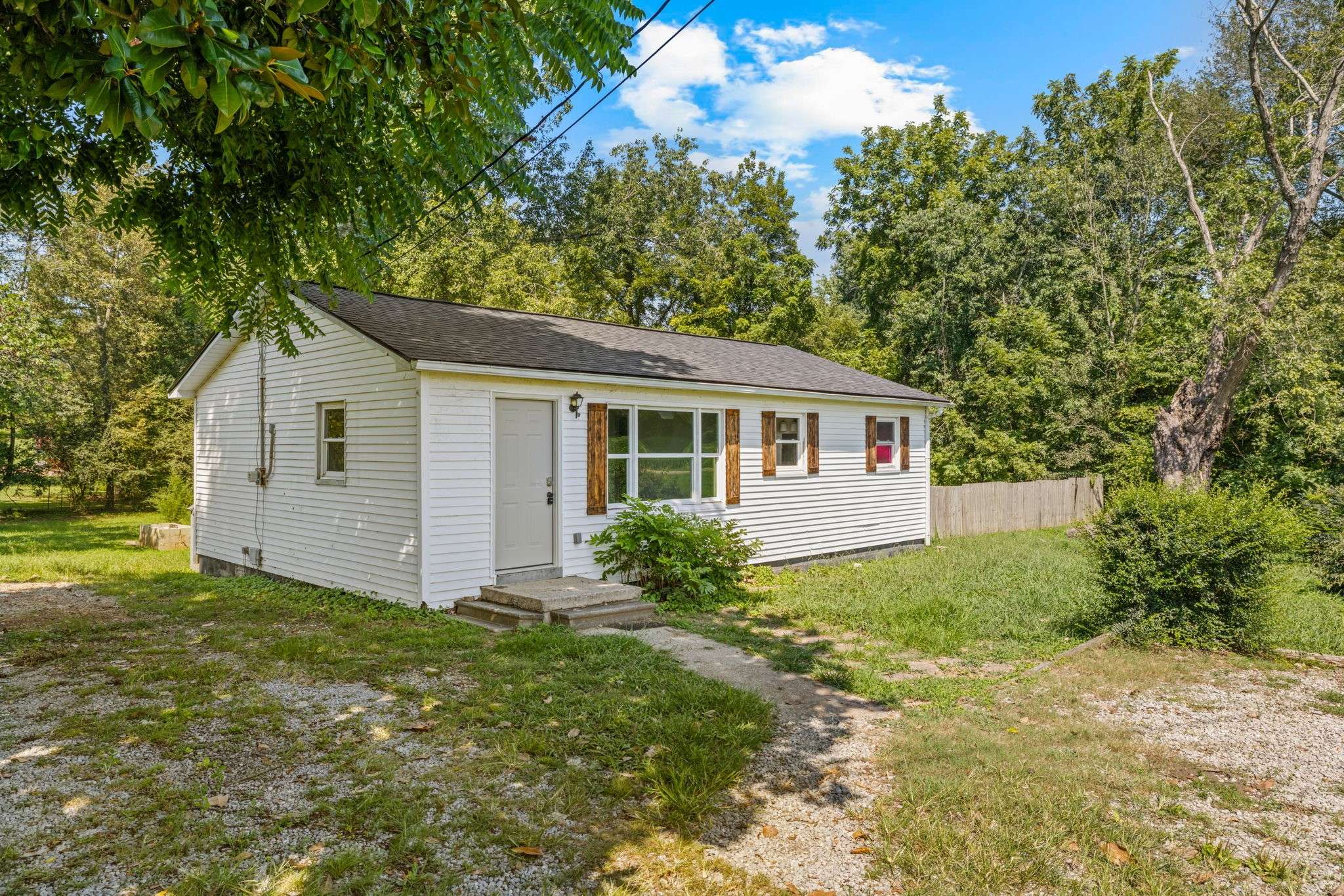 621 Dixon Branch Rd, Loretto, TN 38469