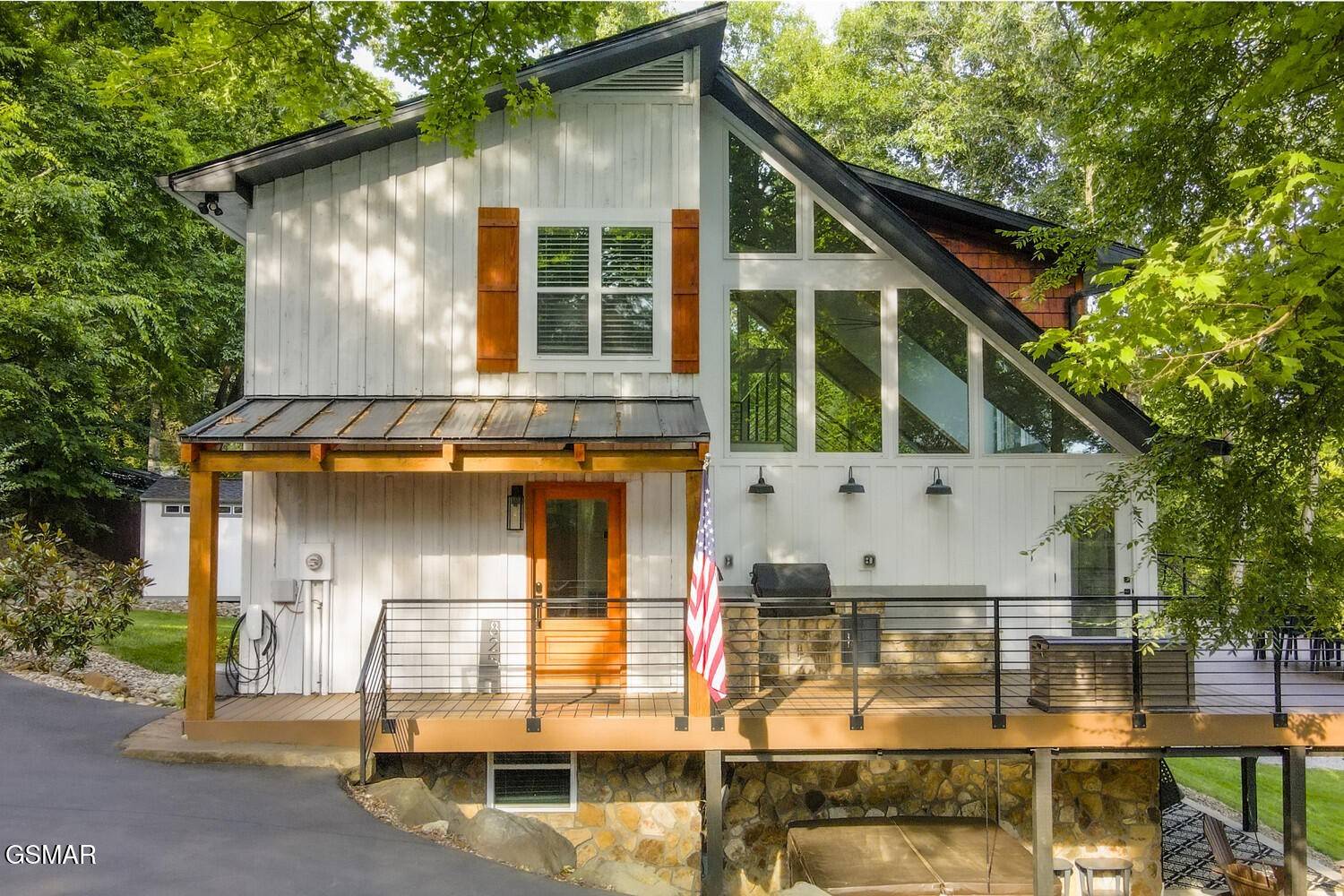 825 Plainview Drive, Dandridge, TN 37725
