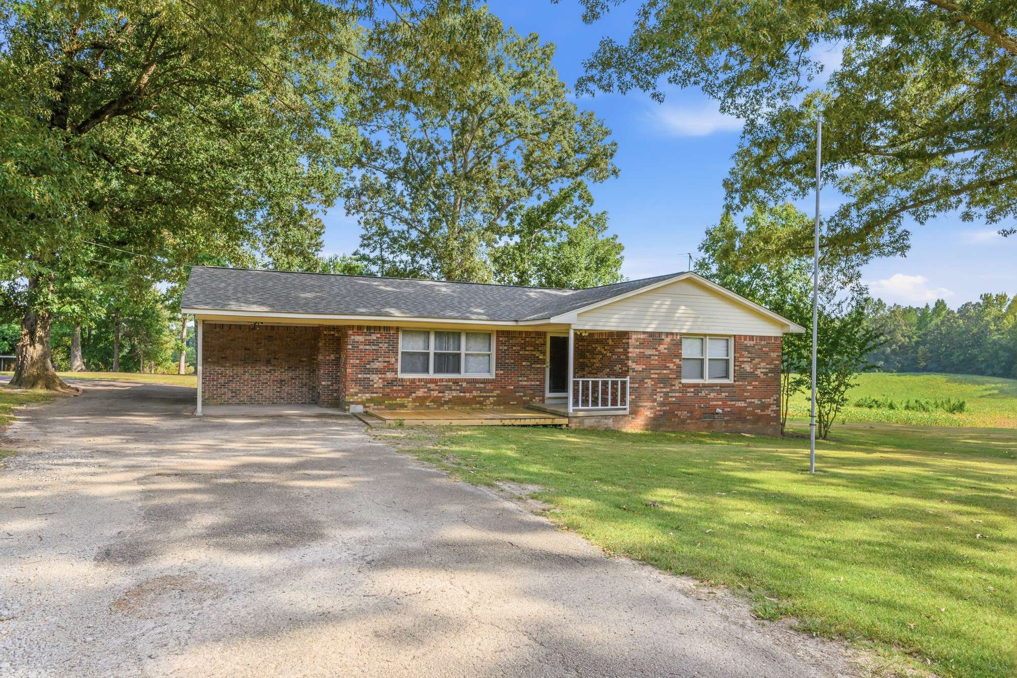 2225 Sand Ridge Rd, Lexington, TN 38351
