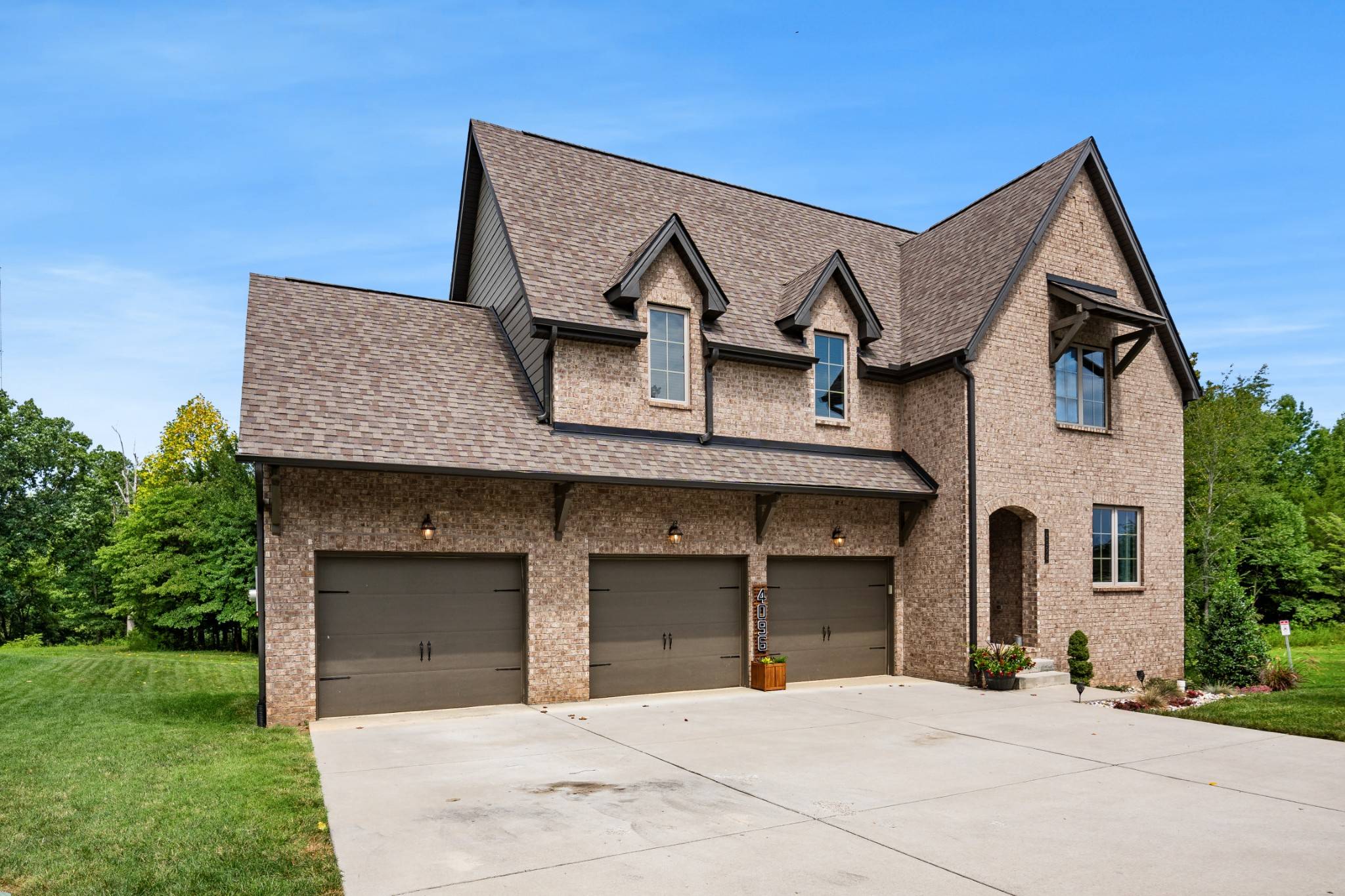 4096 Socata Ct, Cross Plains, TN 37049