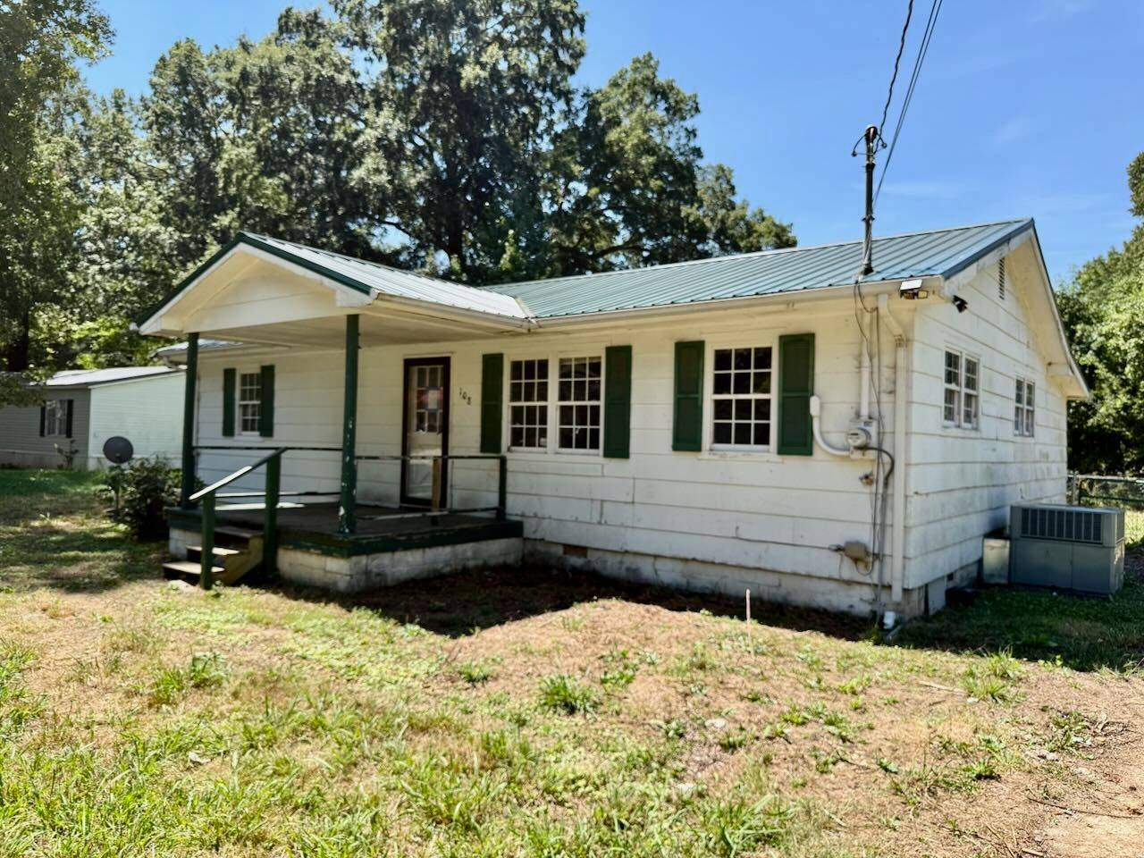 108 Oakwood Dr, Huntland, TN 37345