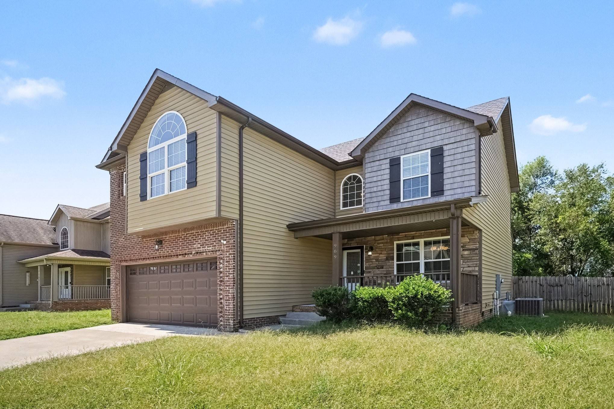969 Harding Dr, Clarksville, TN 37042