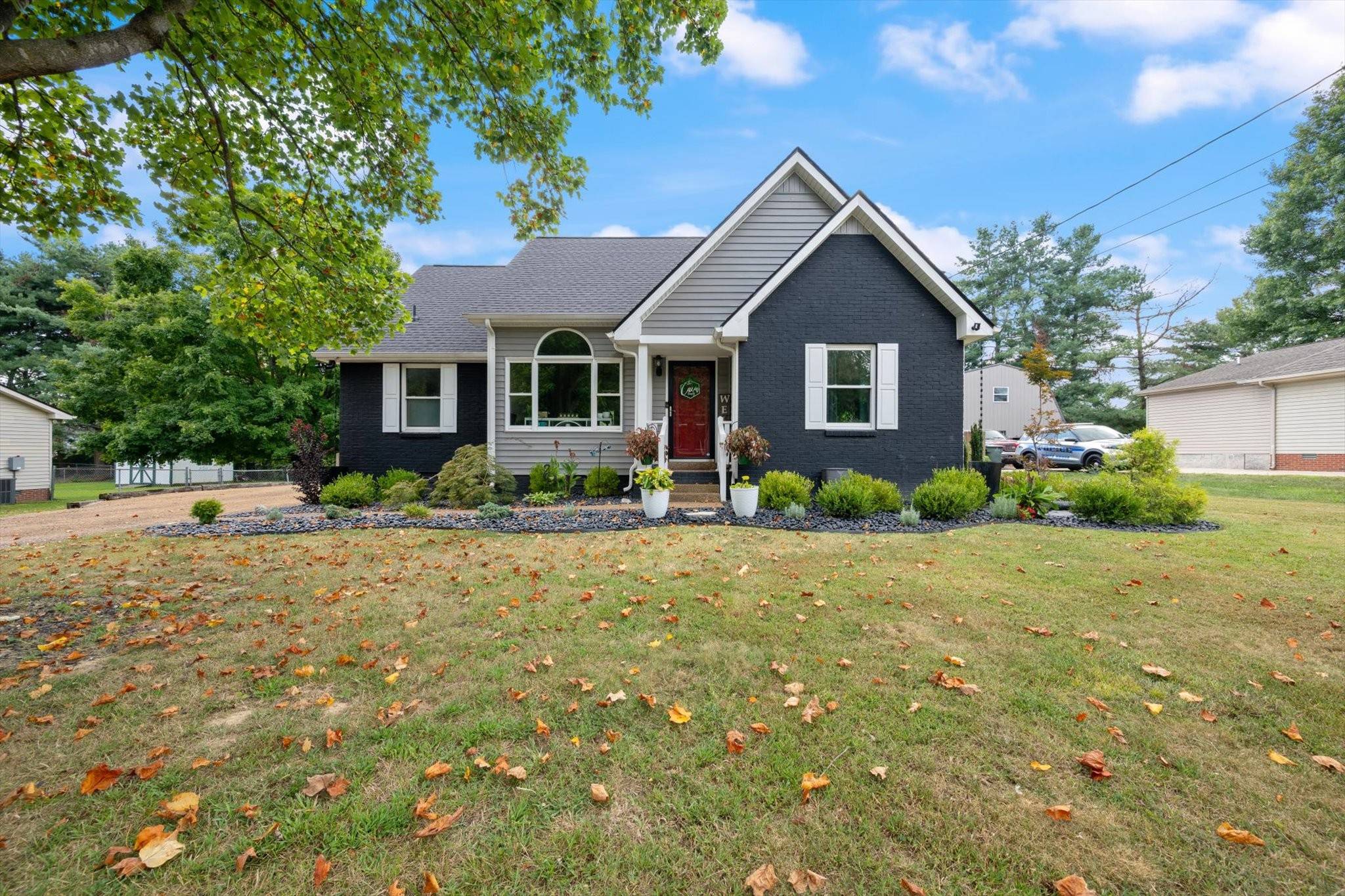 214 Oakdale Dr, White House, TN 37188