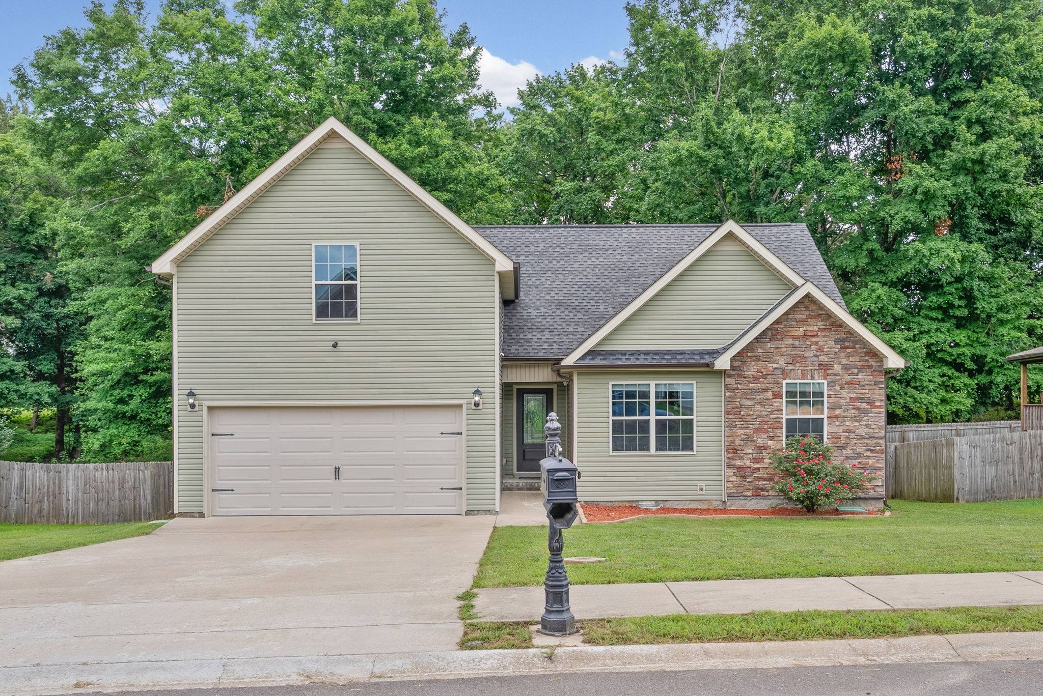 125 Sycamore Hill Dr, Clarksville, TN 37042