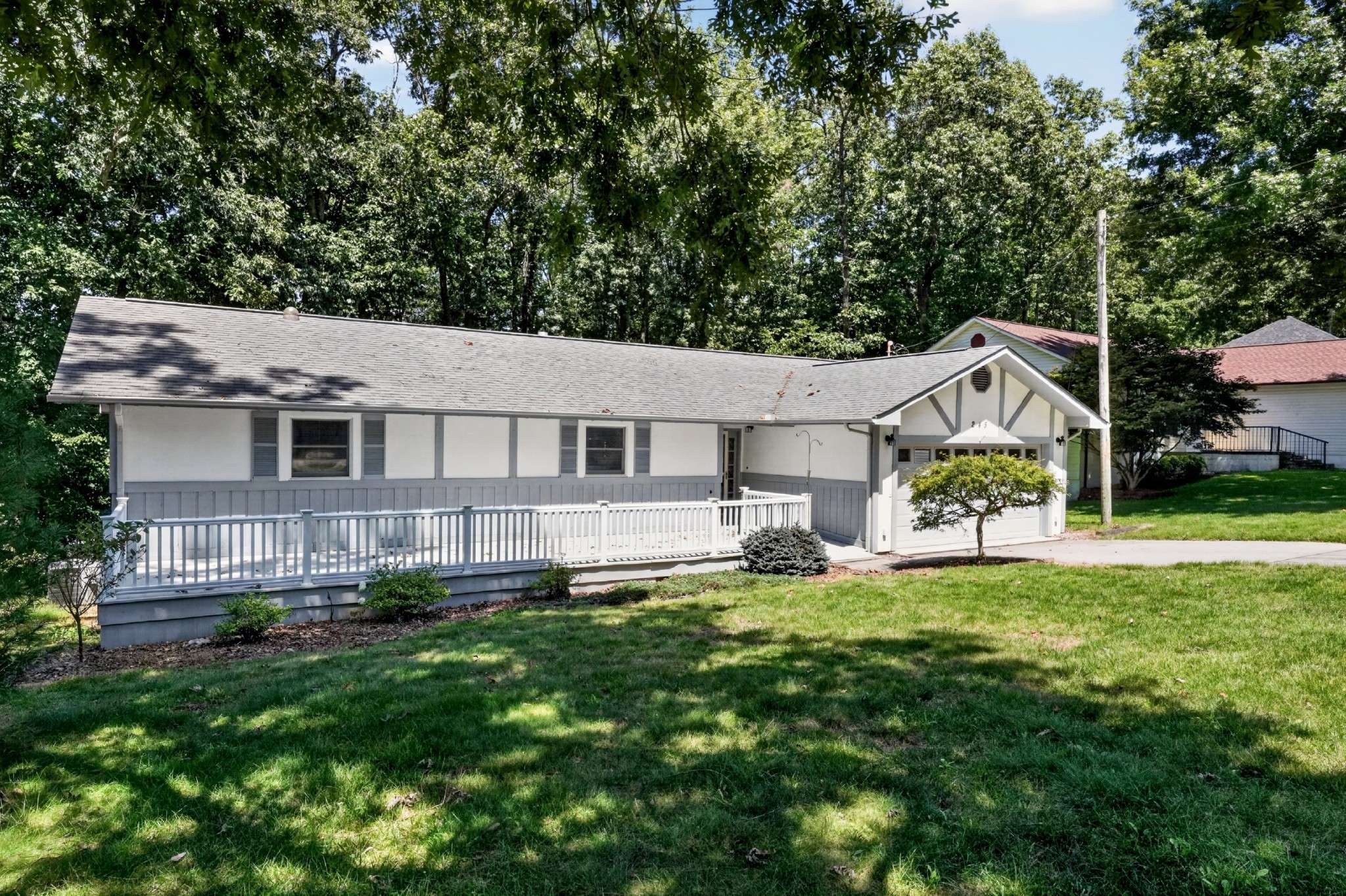 245 Lakeview Dr, Crossville, TN 38558