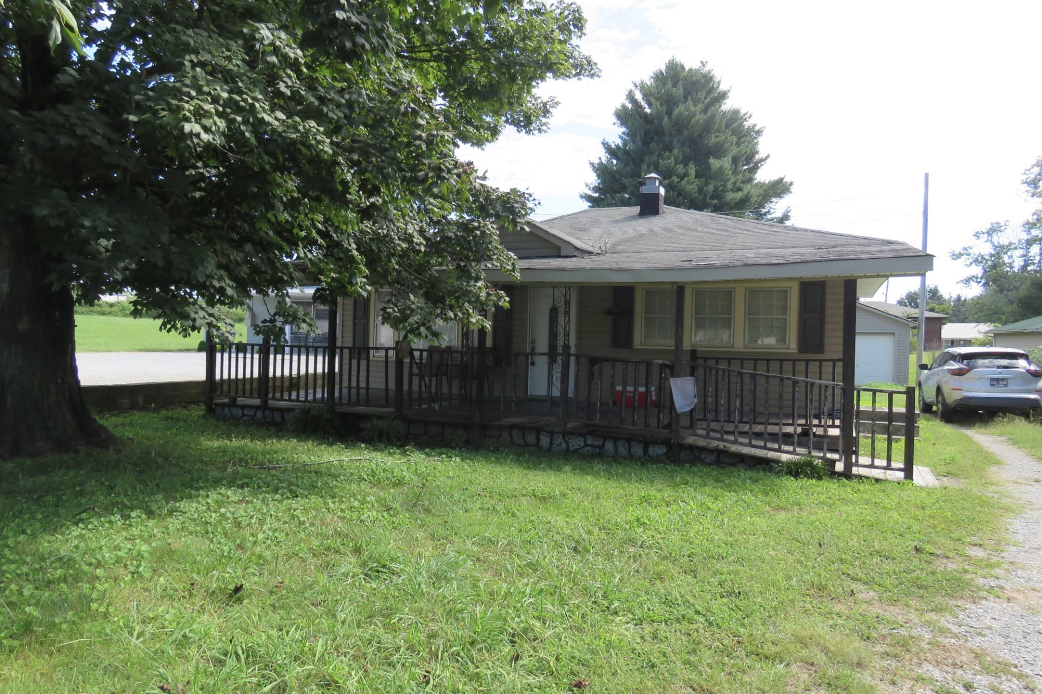 352 N Spring St, Sparta, TN 38583
