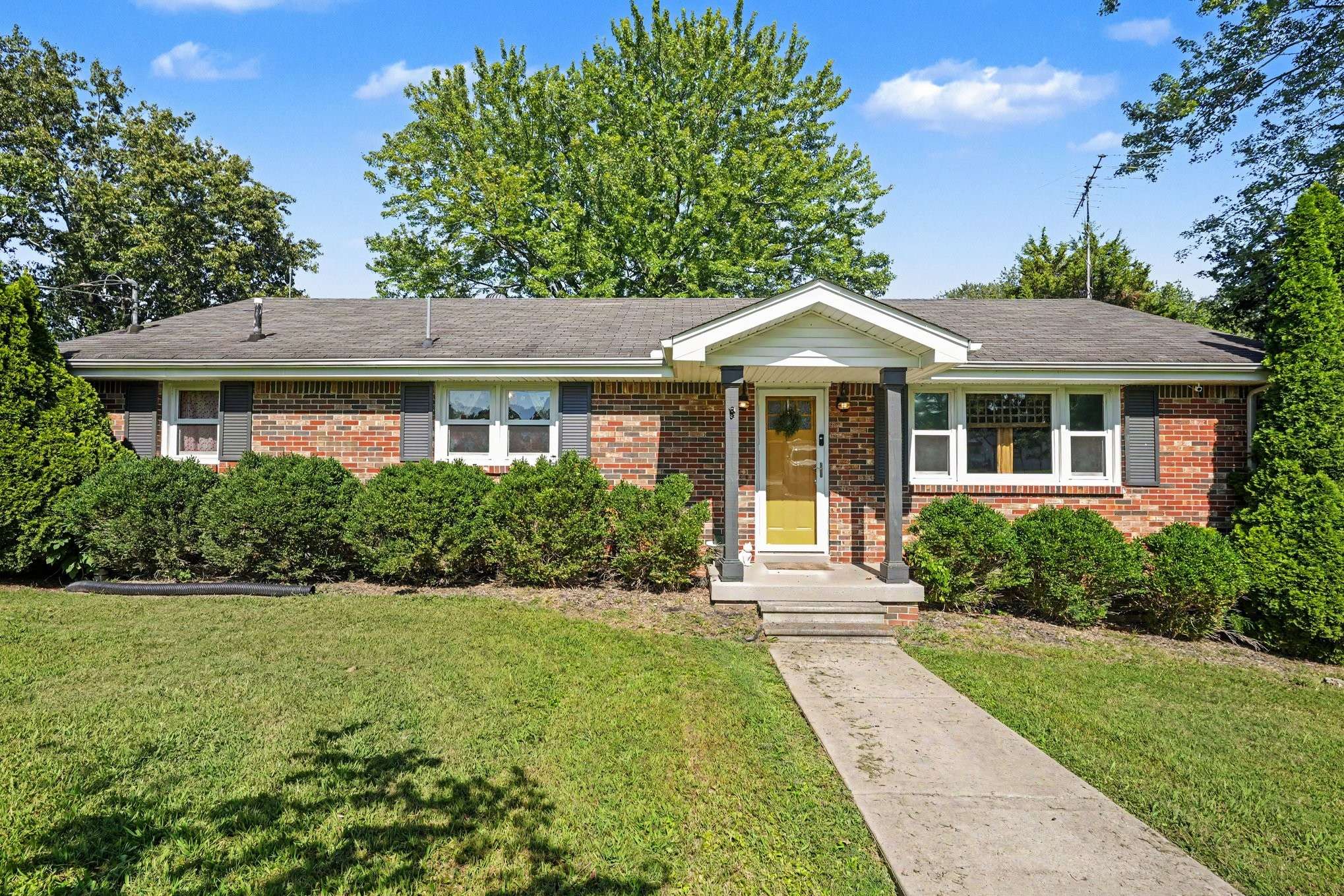 2099 Webster St, Greenbrier, TN 37073