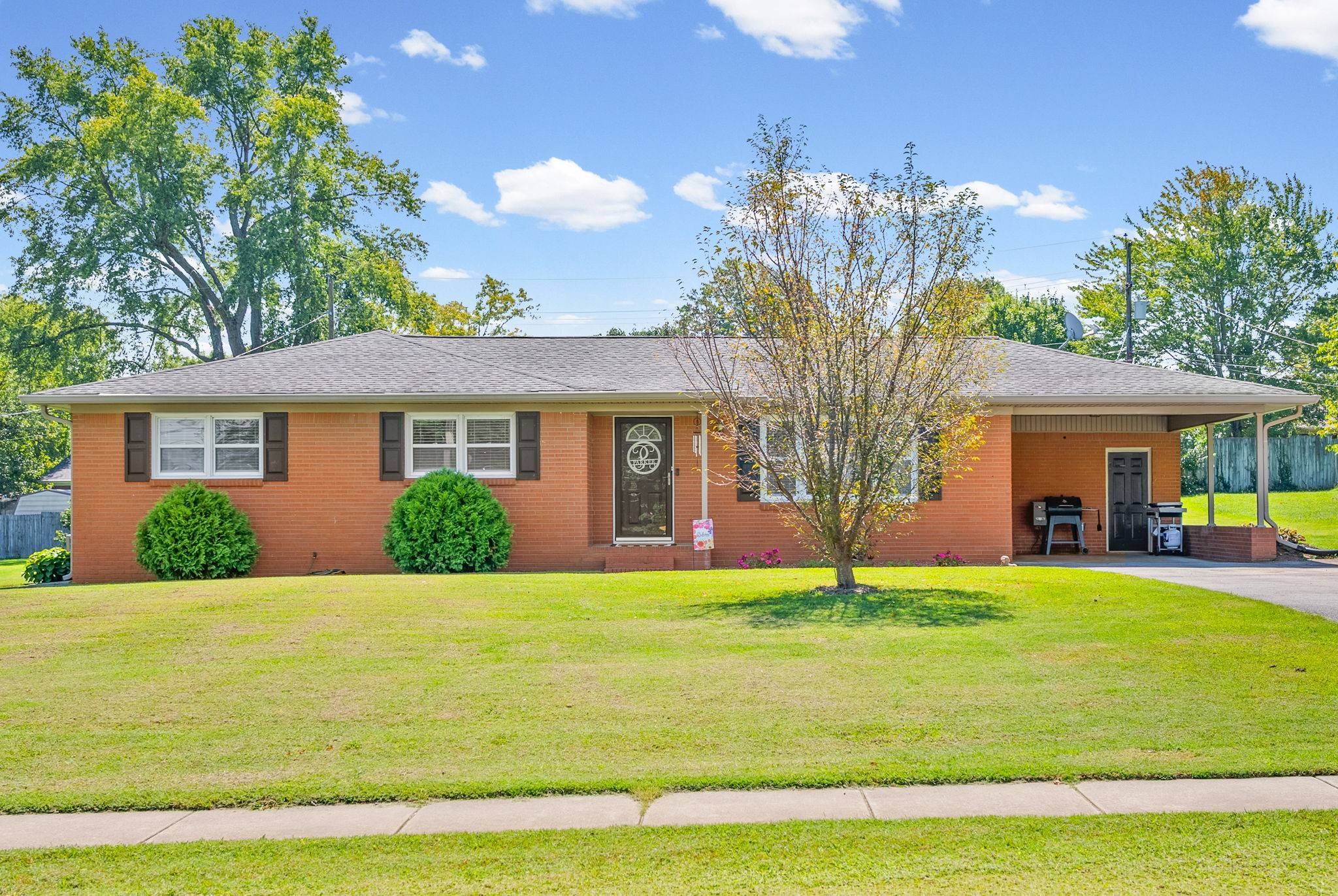 204 Millbrooke Dr, Hopkinsville, KY 42240