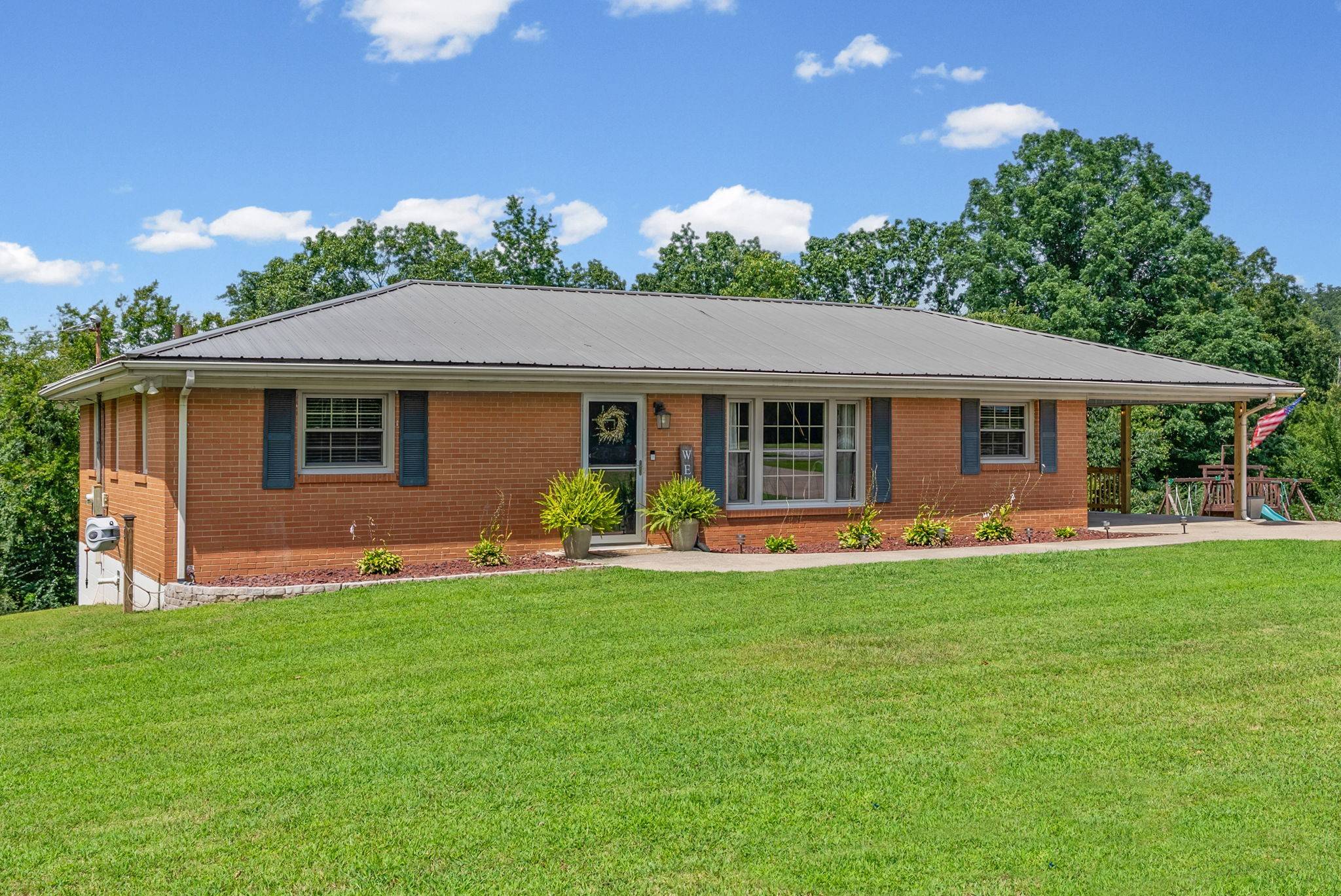 871 Center Point Rd, Dover, TN 37058