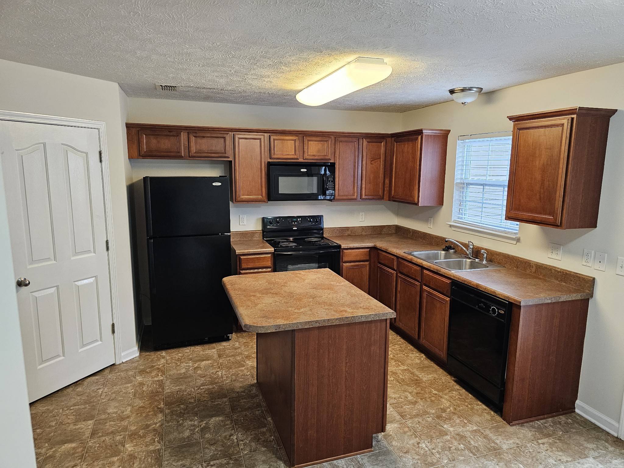 1402 Orange Ct, Murfreesboro, TN 37130