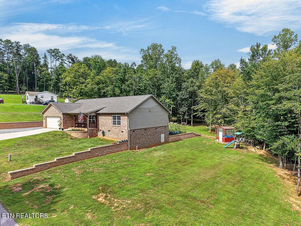 4020 Fox Hills Drive, Louisville, TN 37777