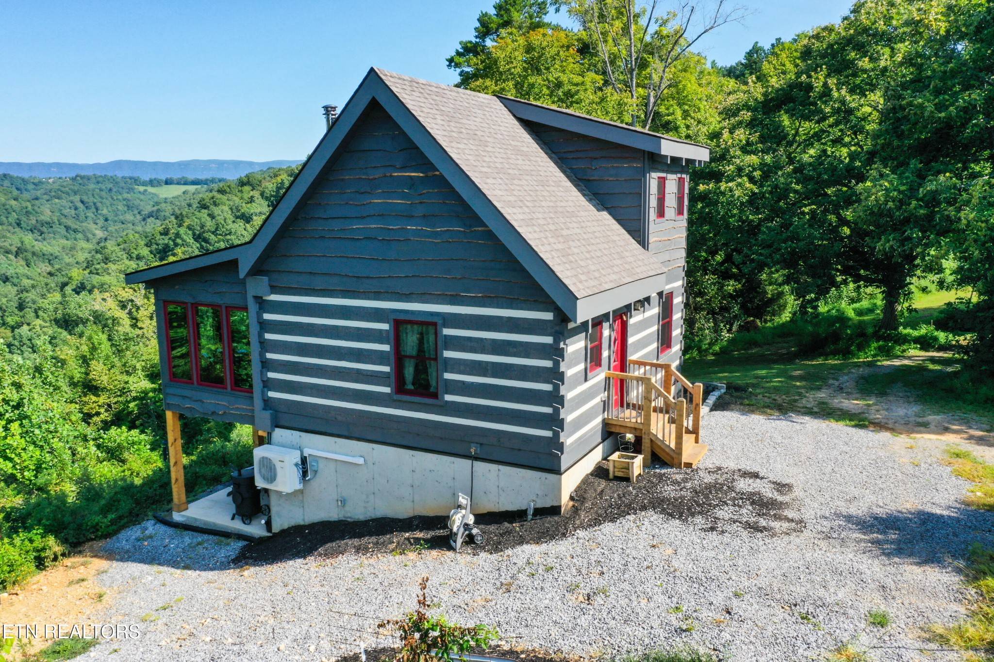 1160 Oak Grove Rd, Harrogate, TN 37752