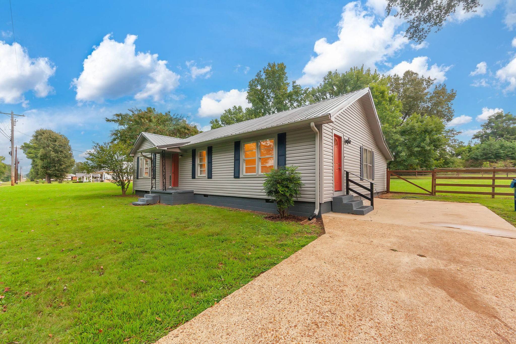 35 Vick Rd, Bradford, TN 38316