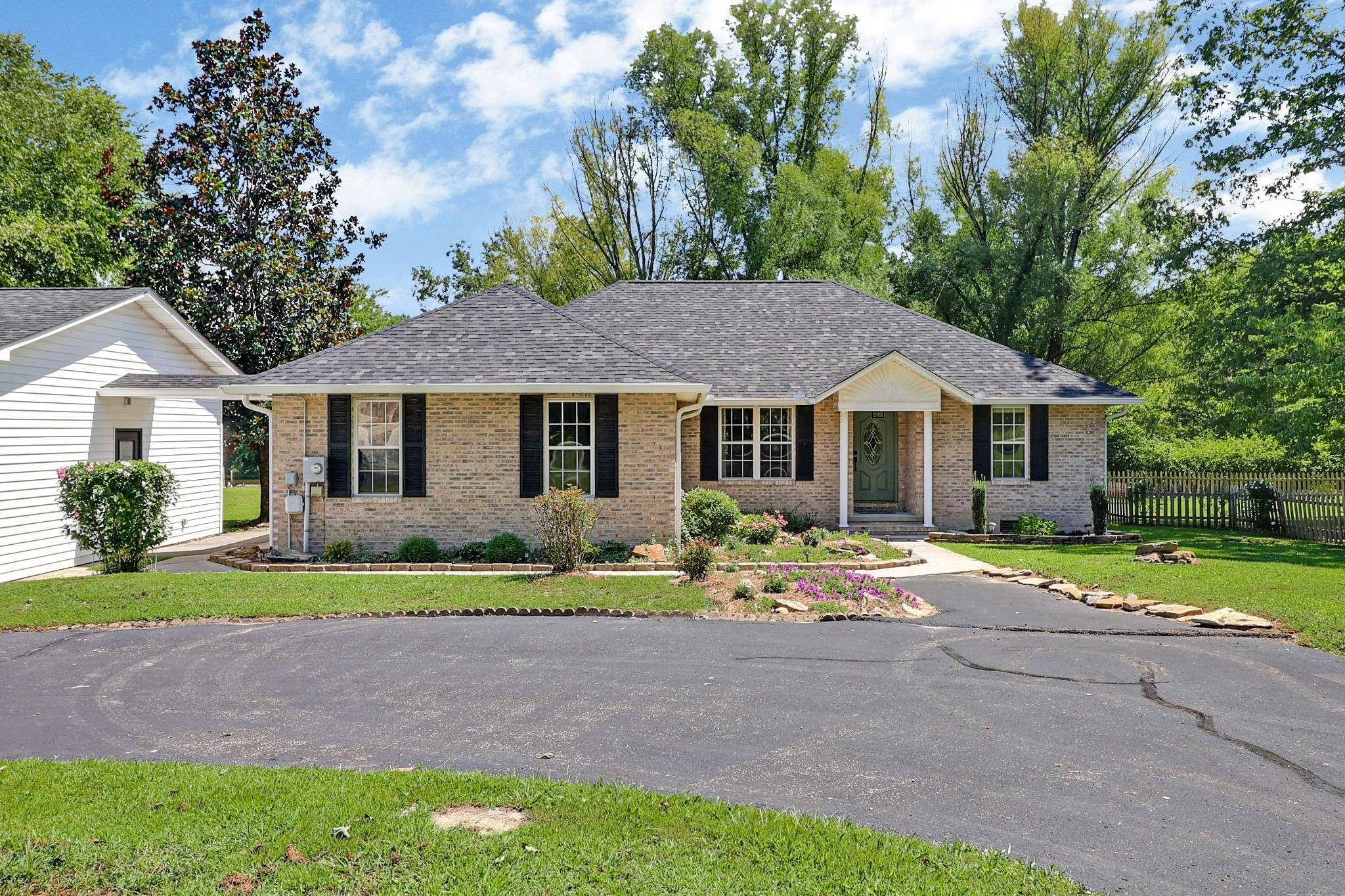 4028 Lone Wolf Cir, Crossville, TN 38572