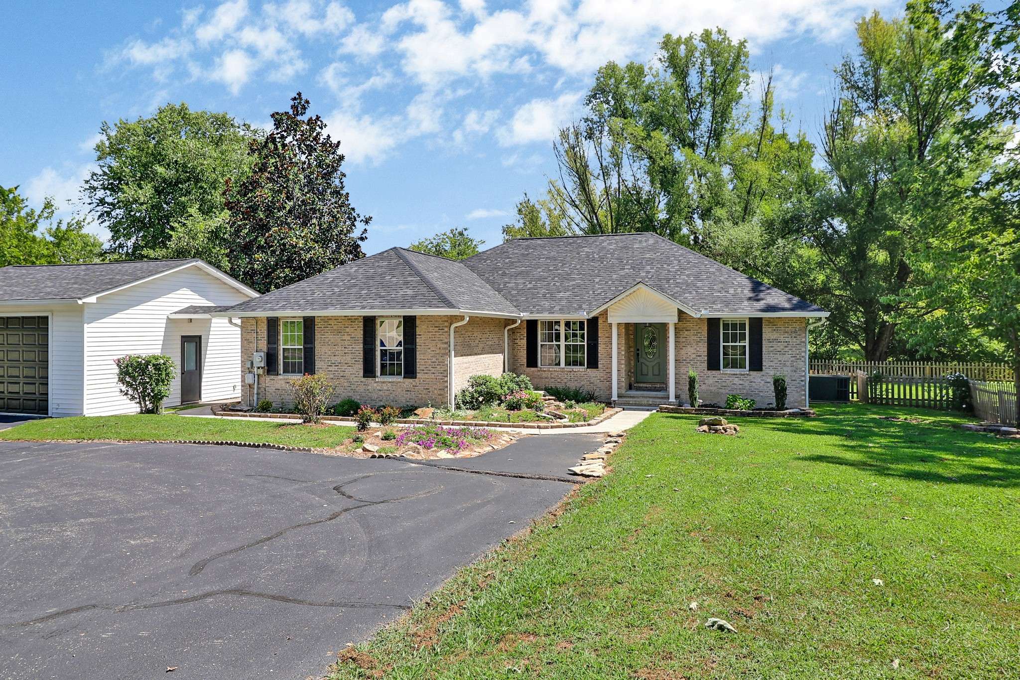 4028 Lone Wolf Cir, Crossville, TN 38572