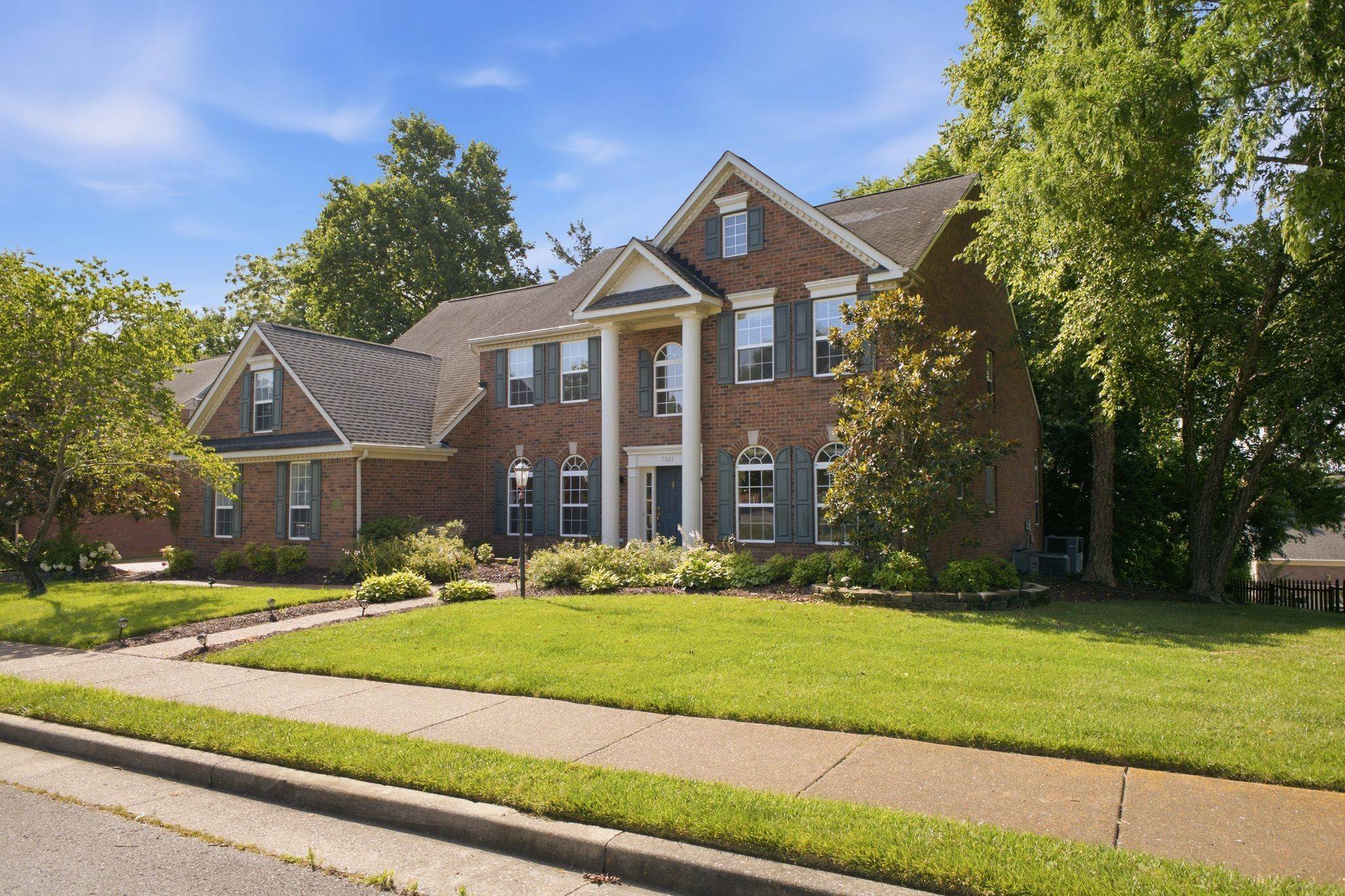 7001 Stone Run Dr, Nashville, TN 37211