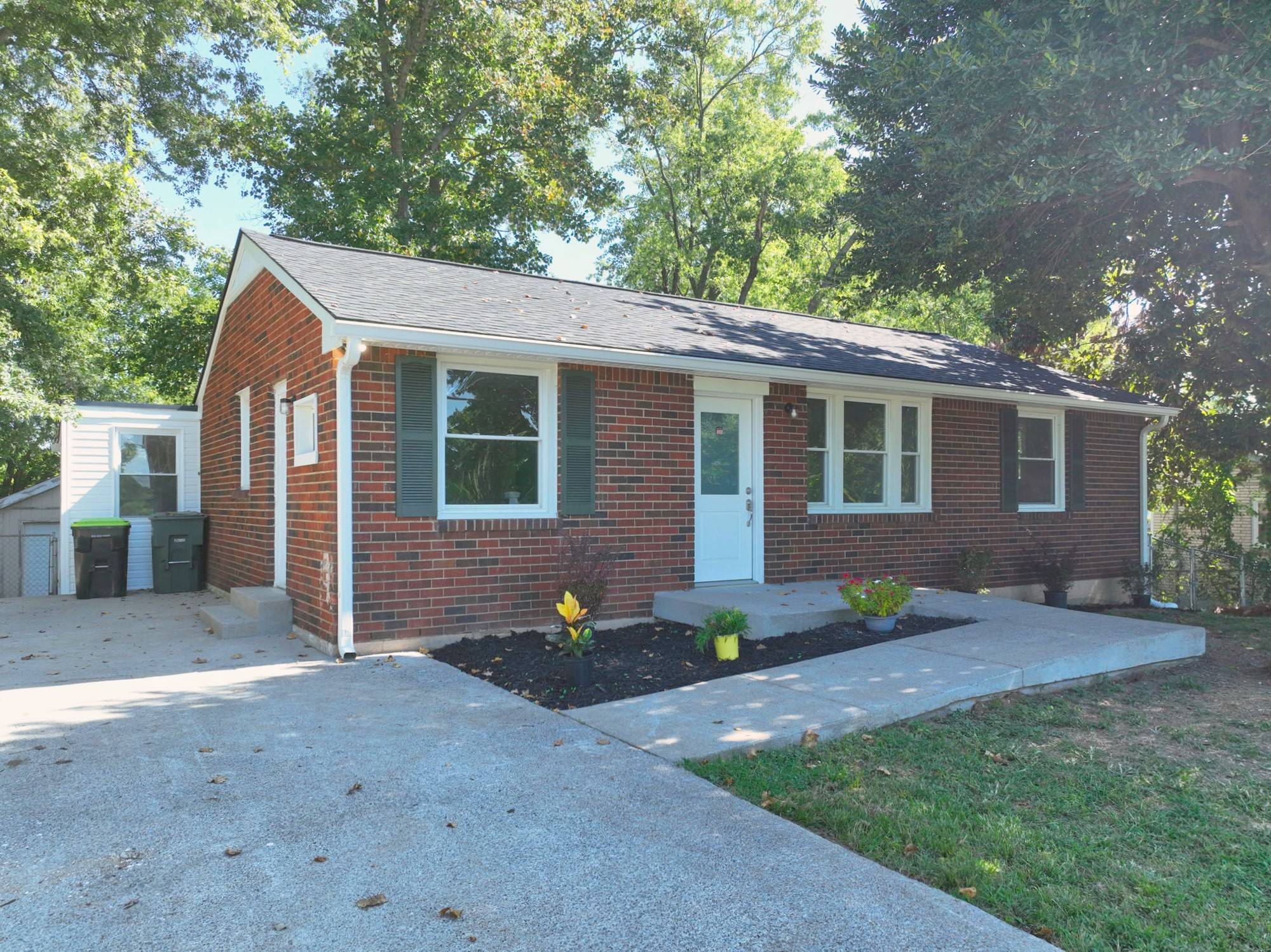 3944 Plantation Dr, Hermitage, TN 37076