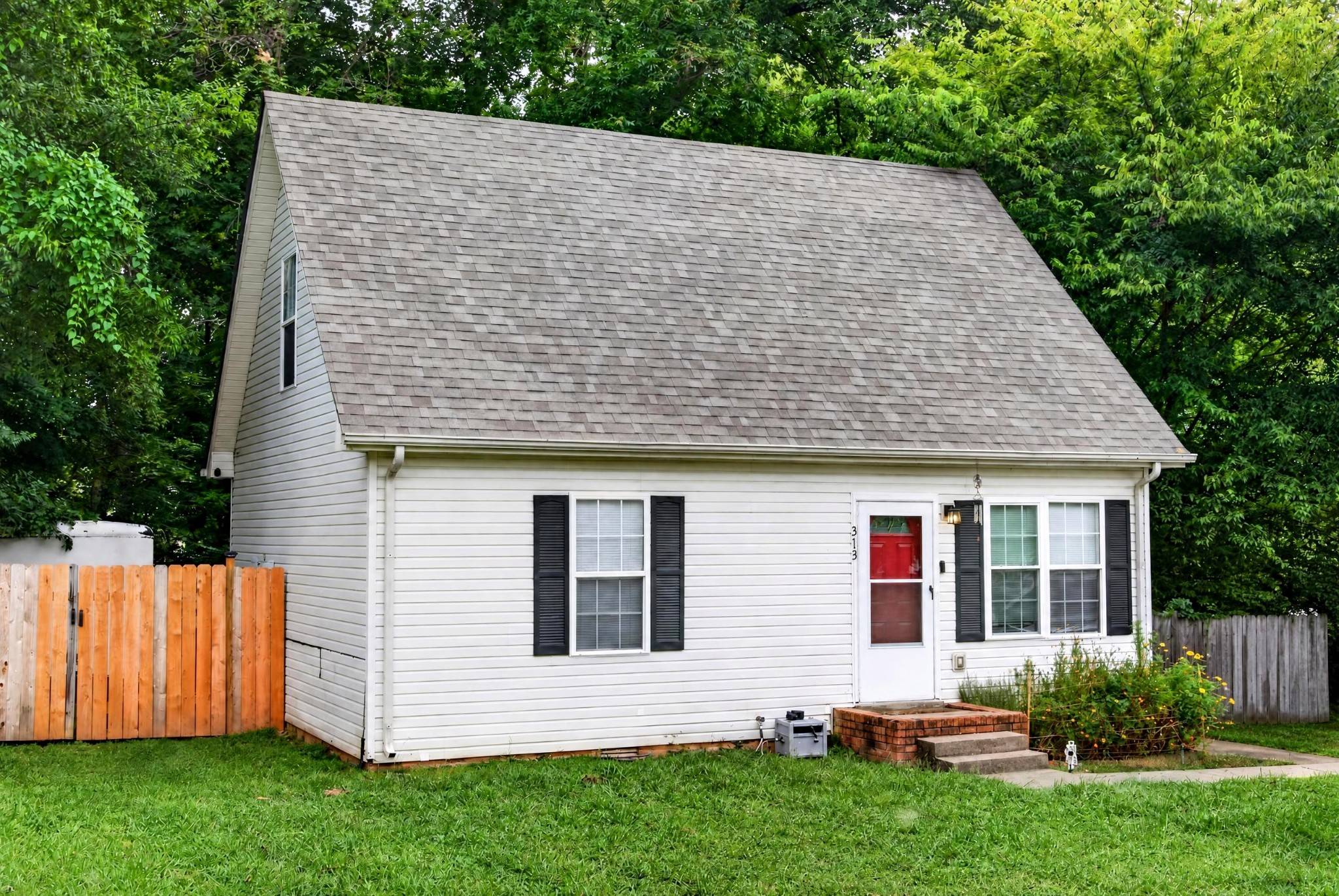 313 Lafayette Point Cir, Clarksville, TN 37042