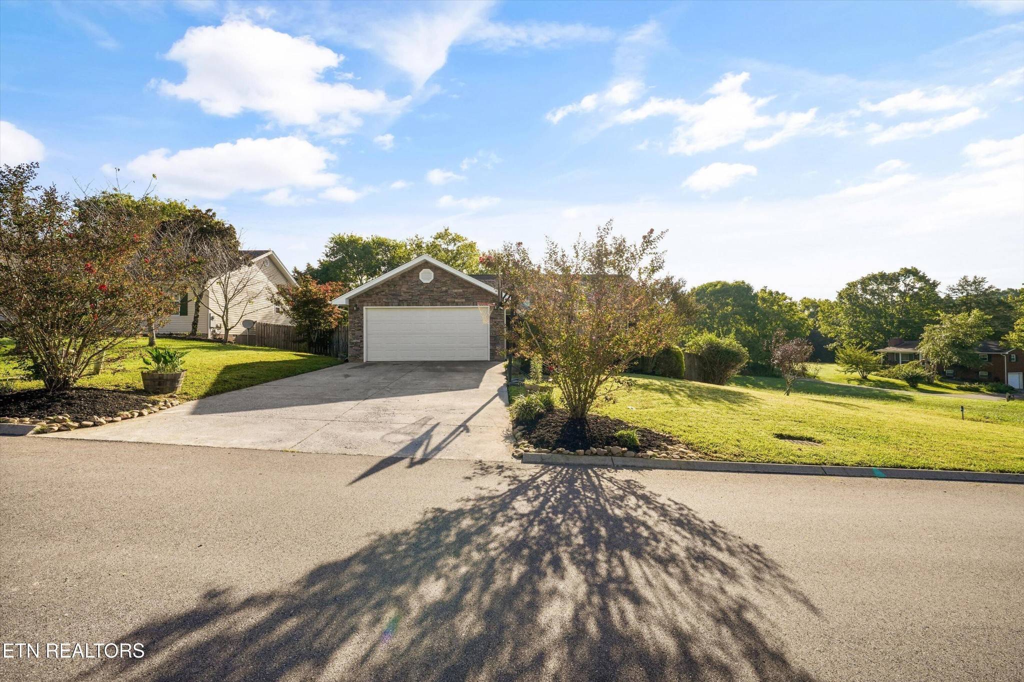 1006 Stones Throw Lane, Sevierville, TN 37876