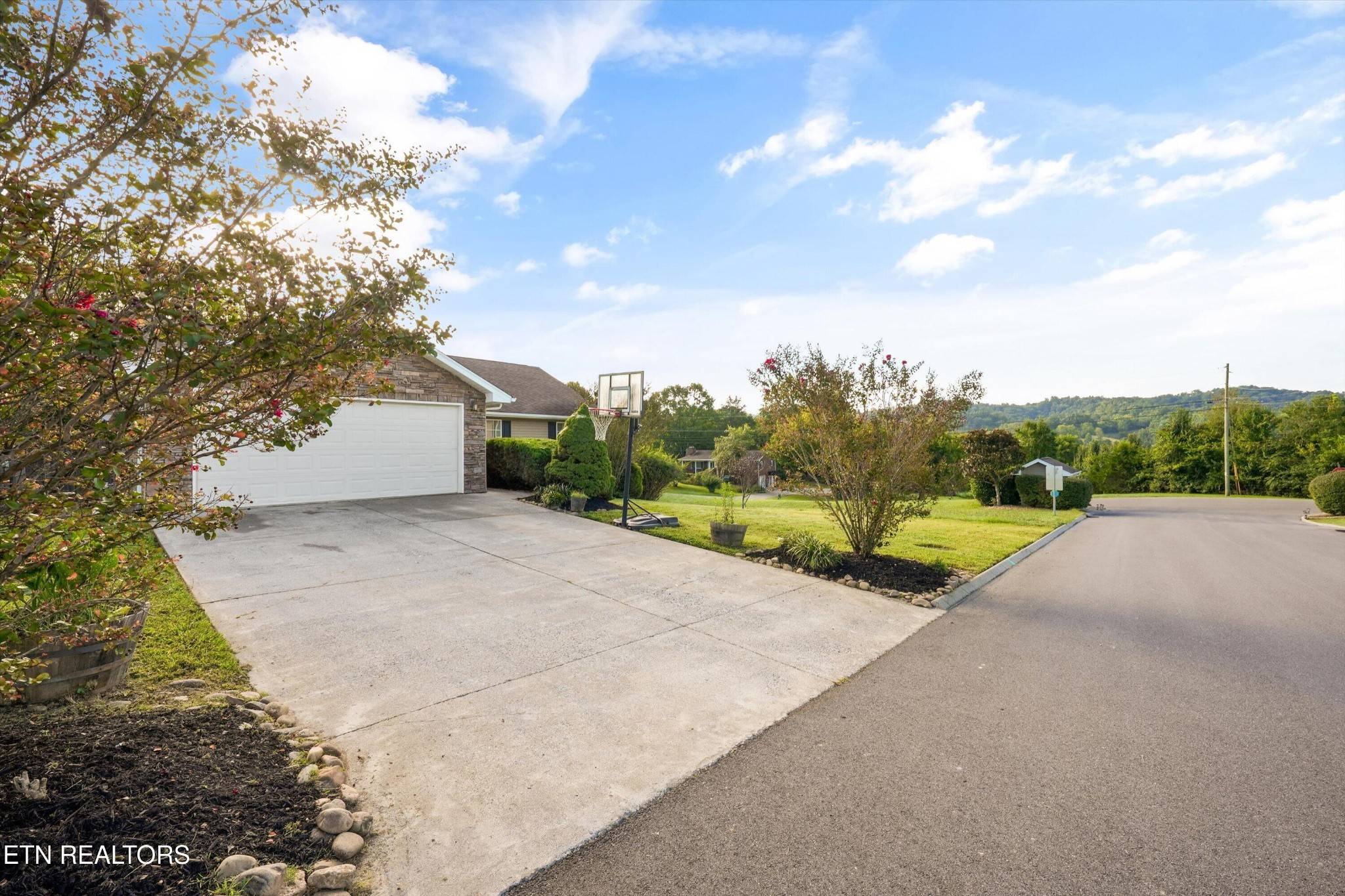 1006 Stones Throw Lane, Sevierville, TN 37876