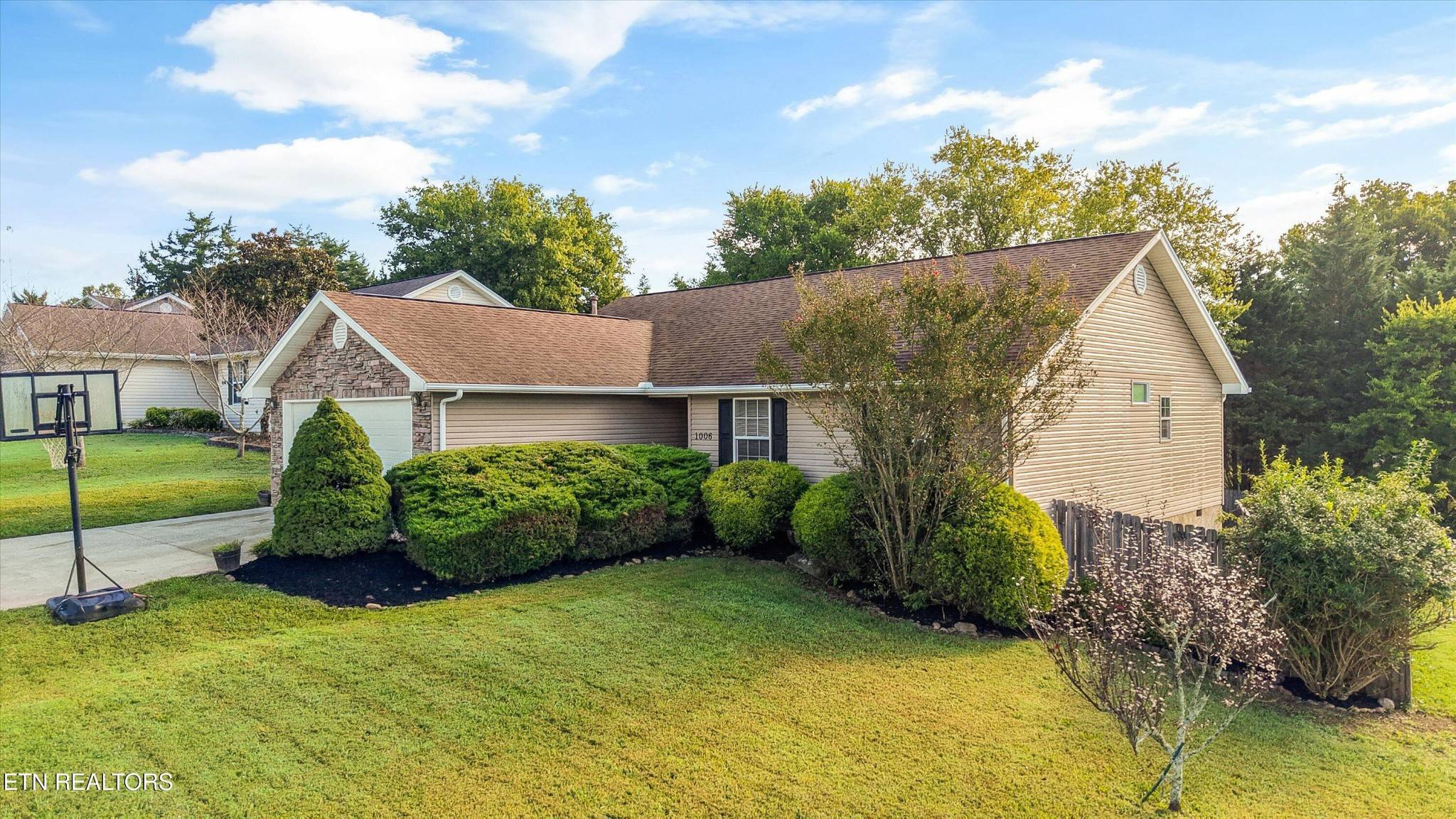 1006 Stones Throw Lane, Sevierville, TN 37876